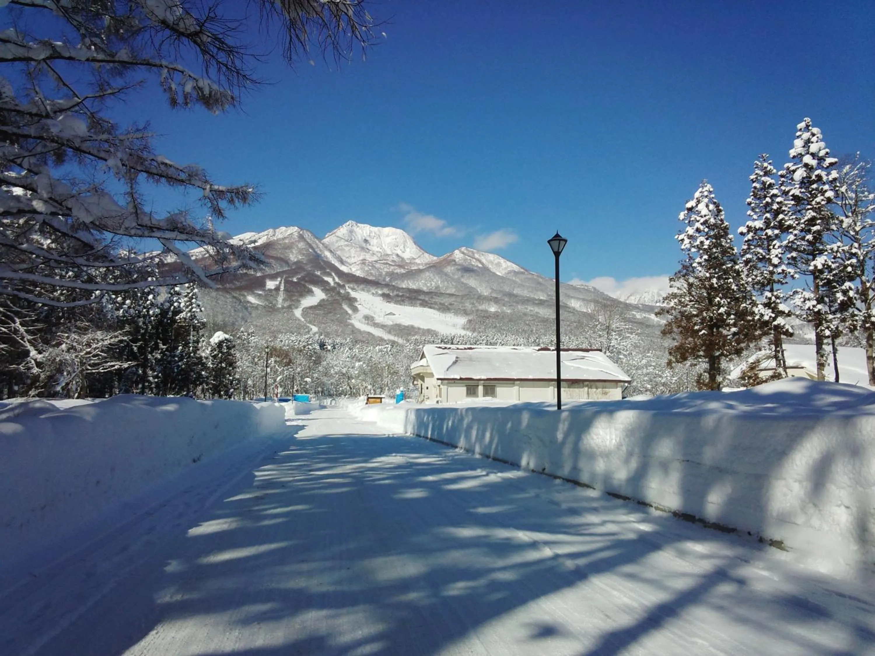 Property building in Lodge Amenouo