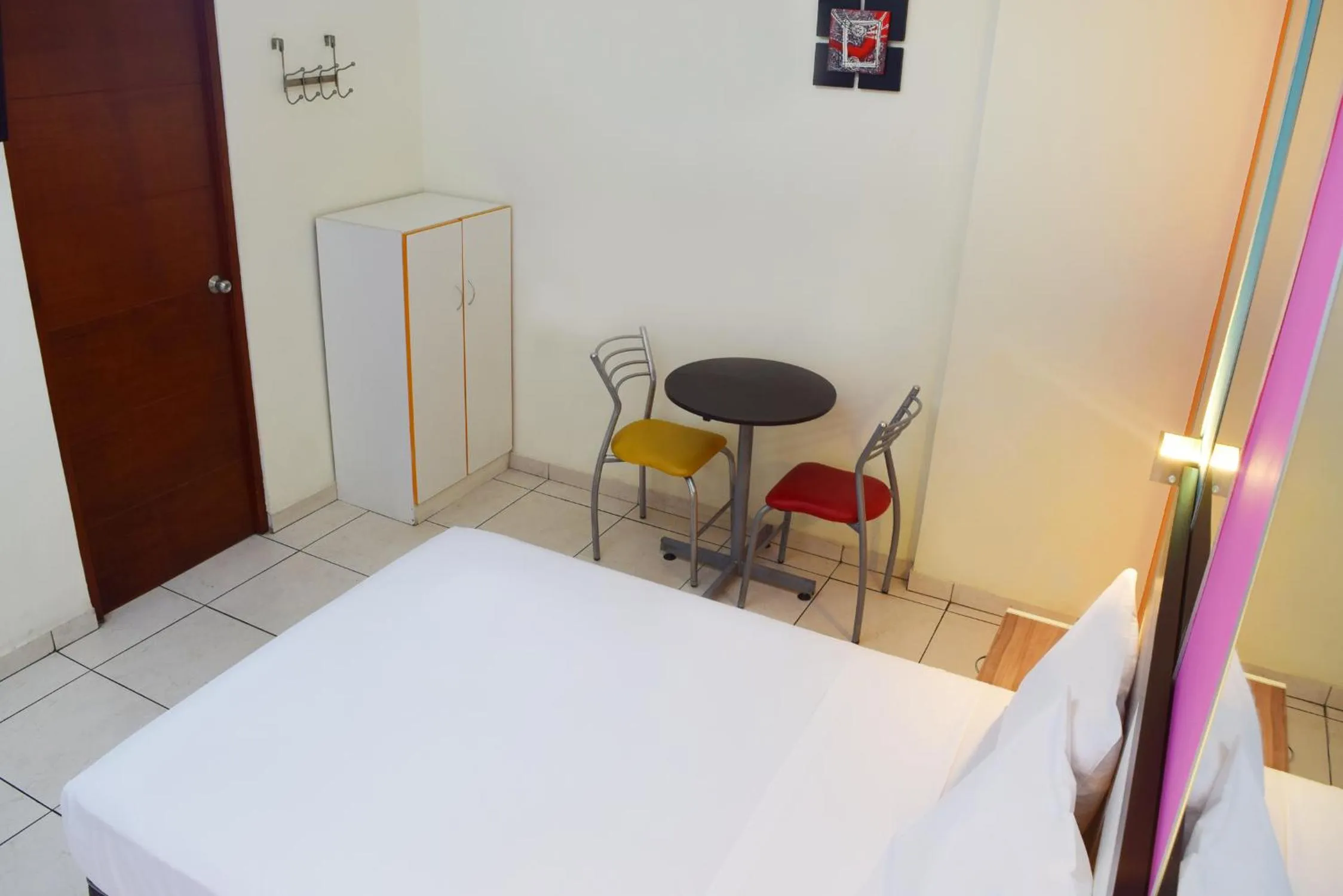 Photo of the whole room, Bed in Hotel Colors Canada