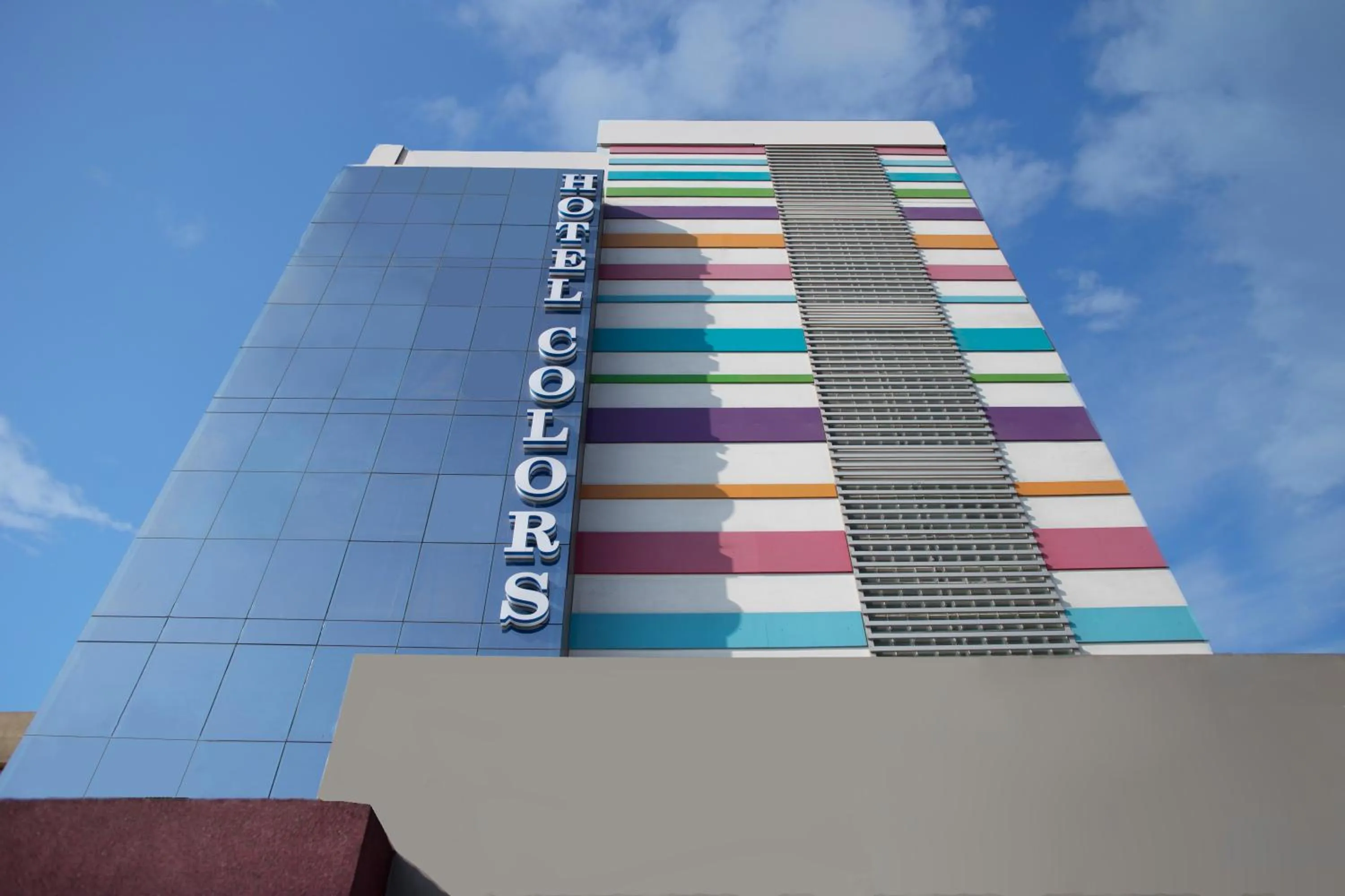 Facade/entrance in Hotel Colors Canada
