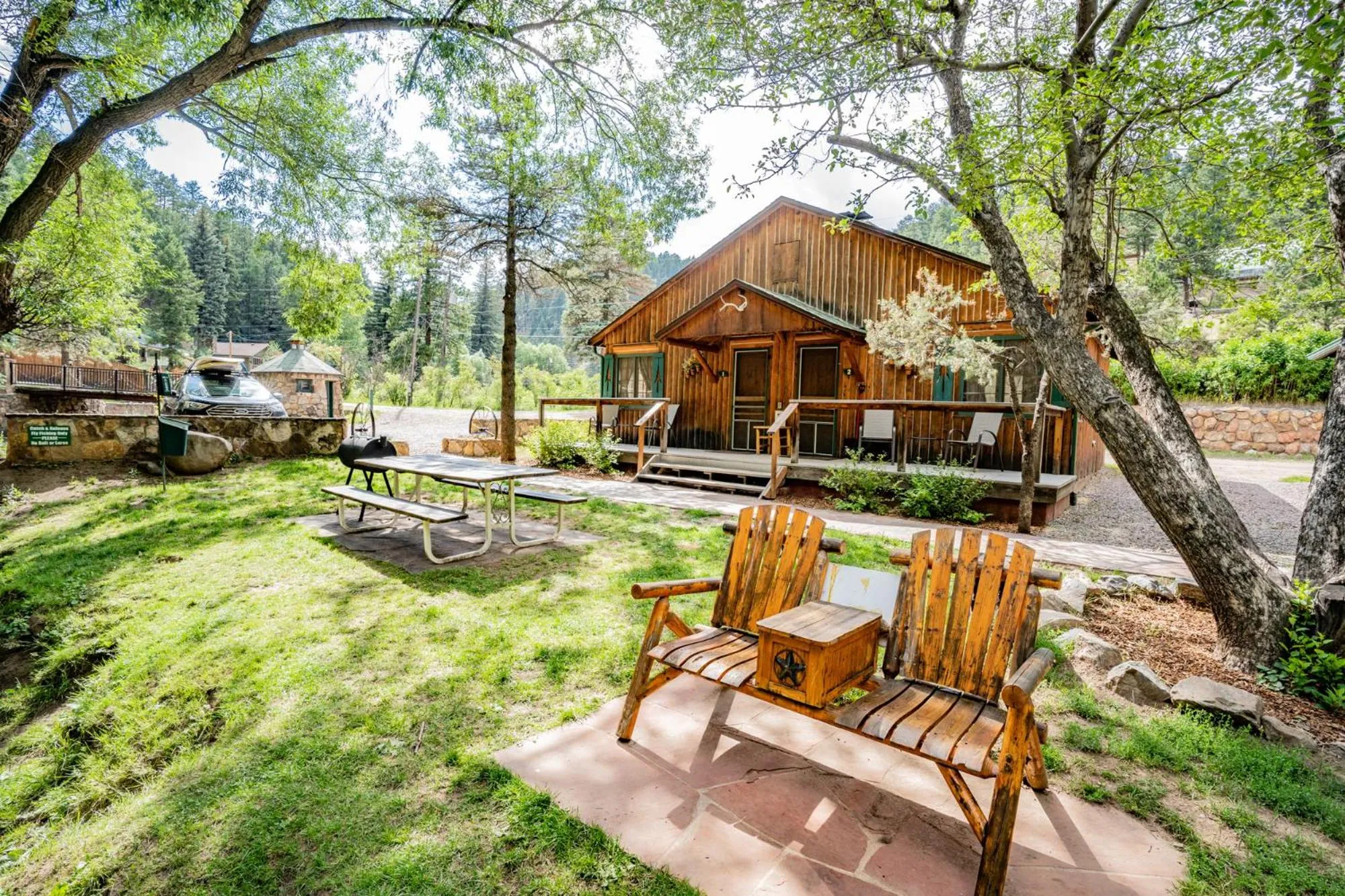 Photo of the whole room in Colorado Bear Creek Cabins