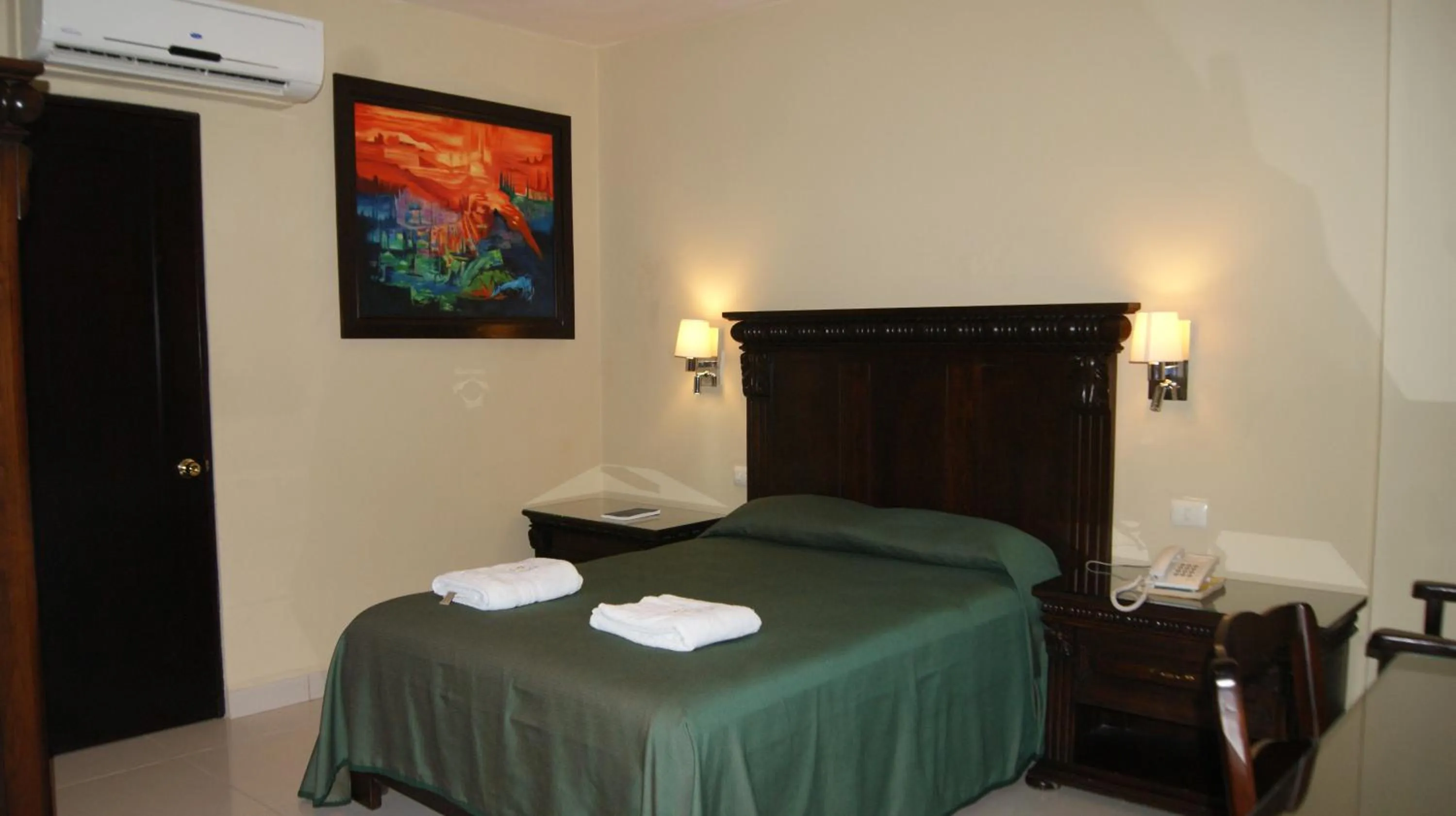 Photo of the whole room in Hotel San Francisco