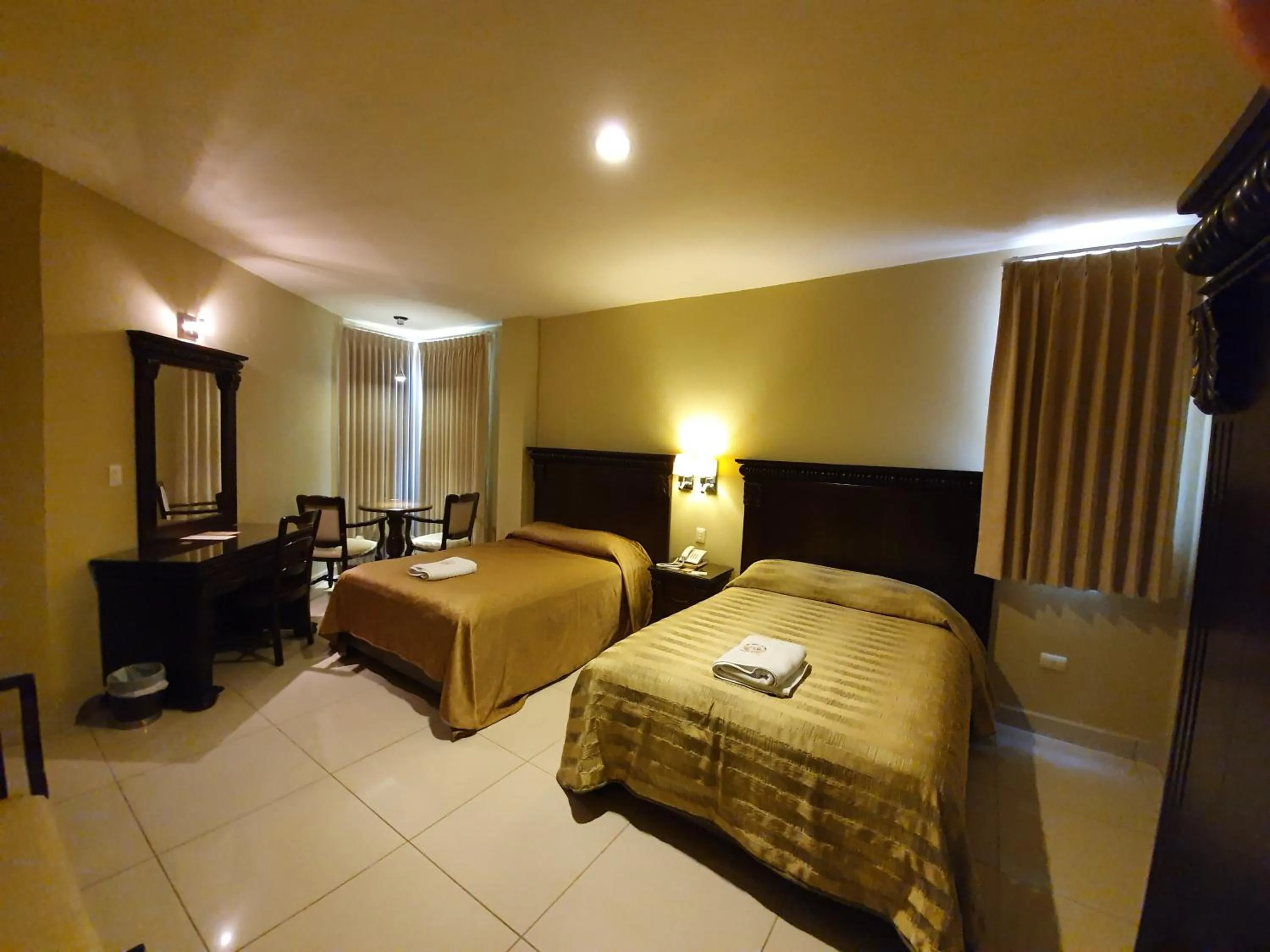 Photo of the whole room in Hotel San Francisco