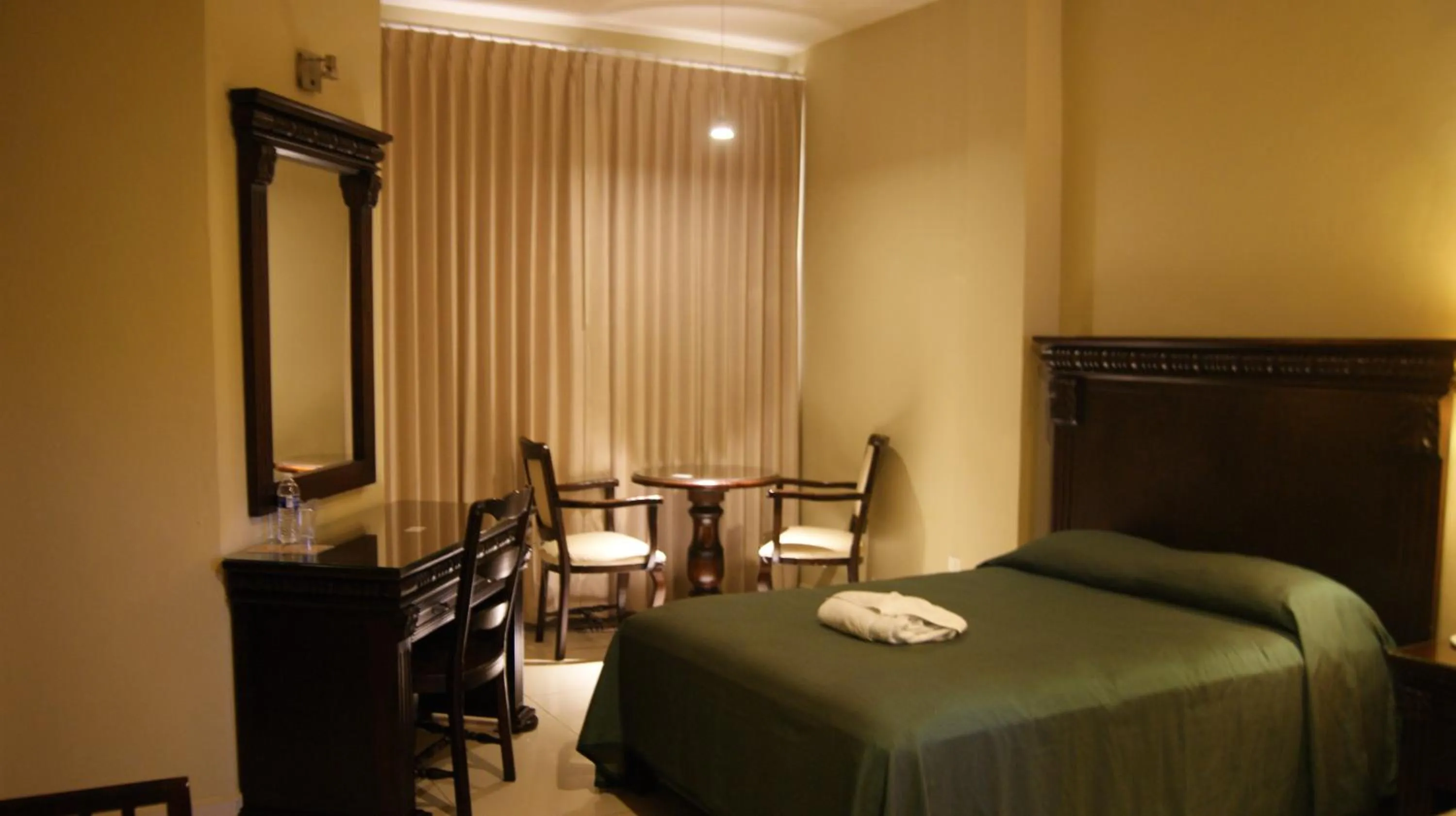 Photo of the whole room in Hotel San Francisco