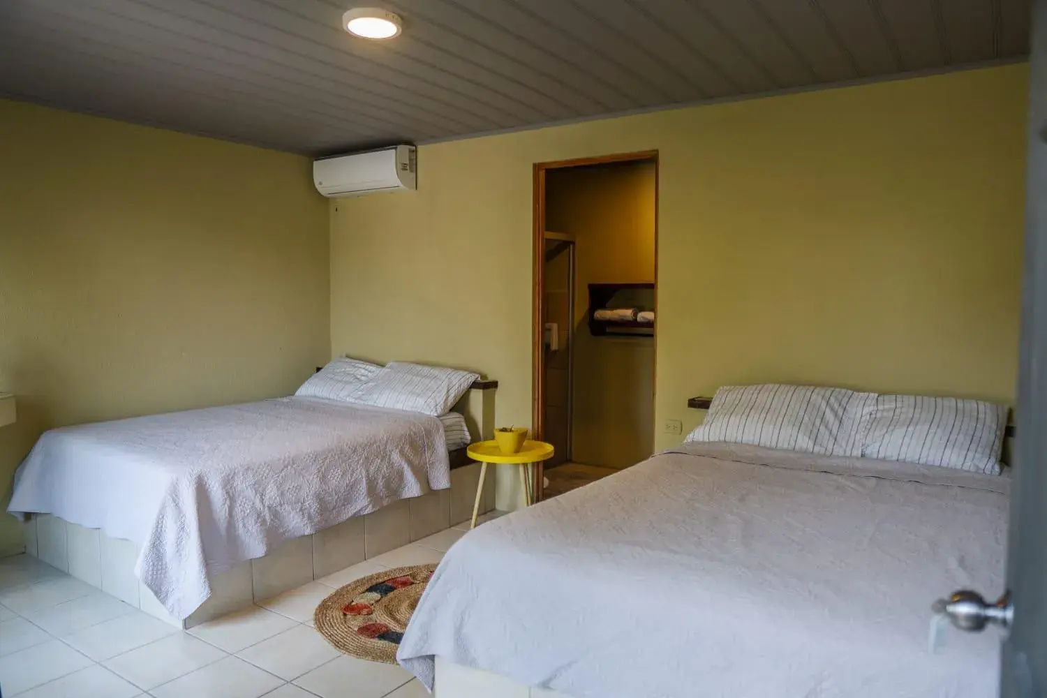 Twin Room with Private Bathroom in Hotel y Cabinas del Trópico Twin Room with Private Bathroom in Hotel y Cabinas del Trópico