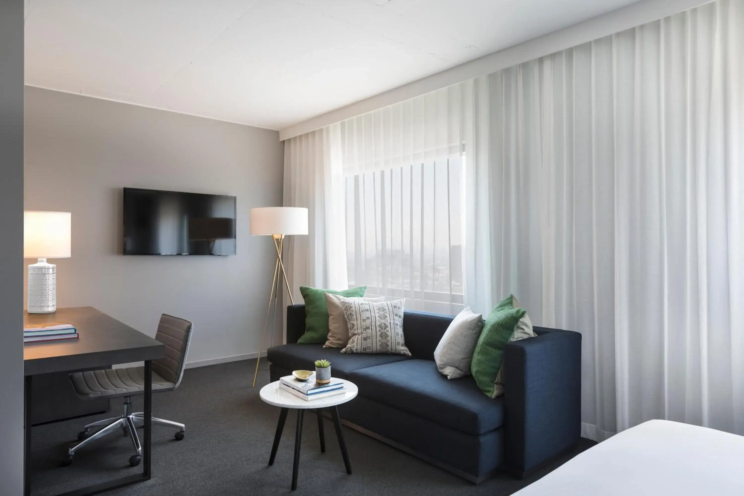 King Suite with Tub and Walk-In Shower in Kimpton Everly Hotel Hollywood by IHG King Suite with Tub and Walk-In Shower in Kimpton Everly Hotel Hollywood by IHG