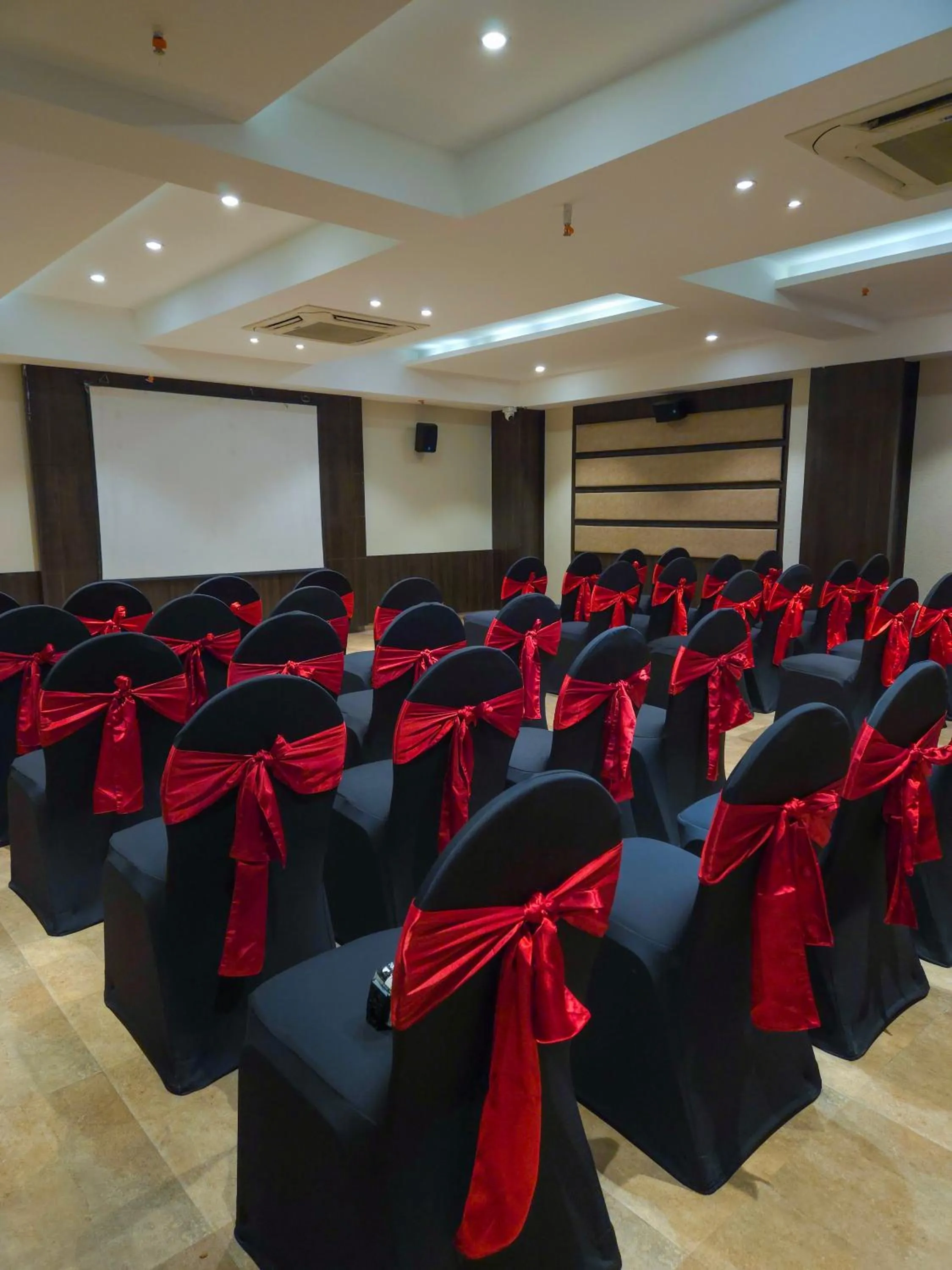 Banquet/Function facilities in Enrise By Sayaji Ahmednagar