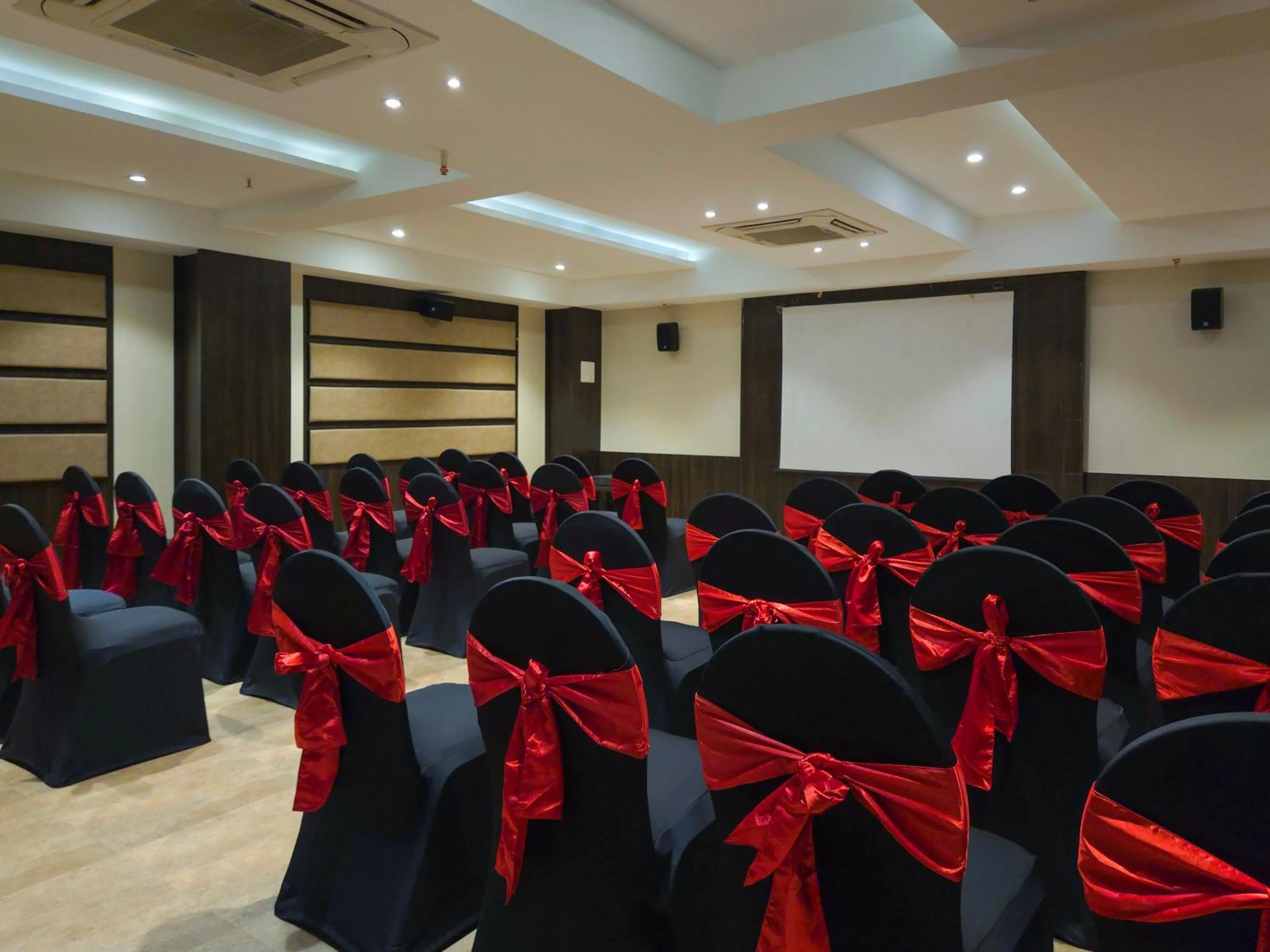Banquet/Function facilities in Enrise By Sayaji Ahmednagar