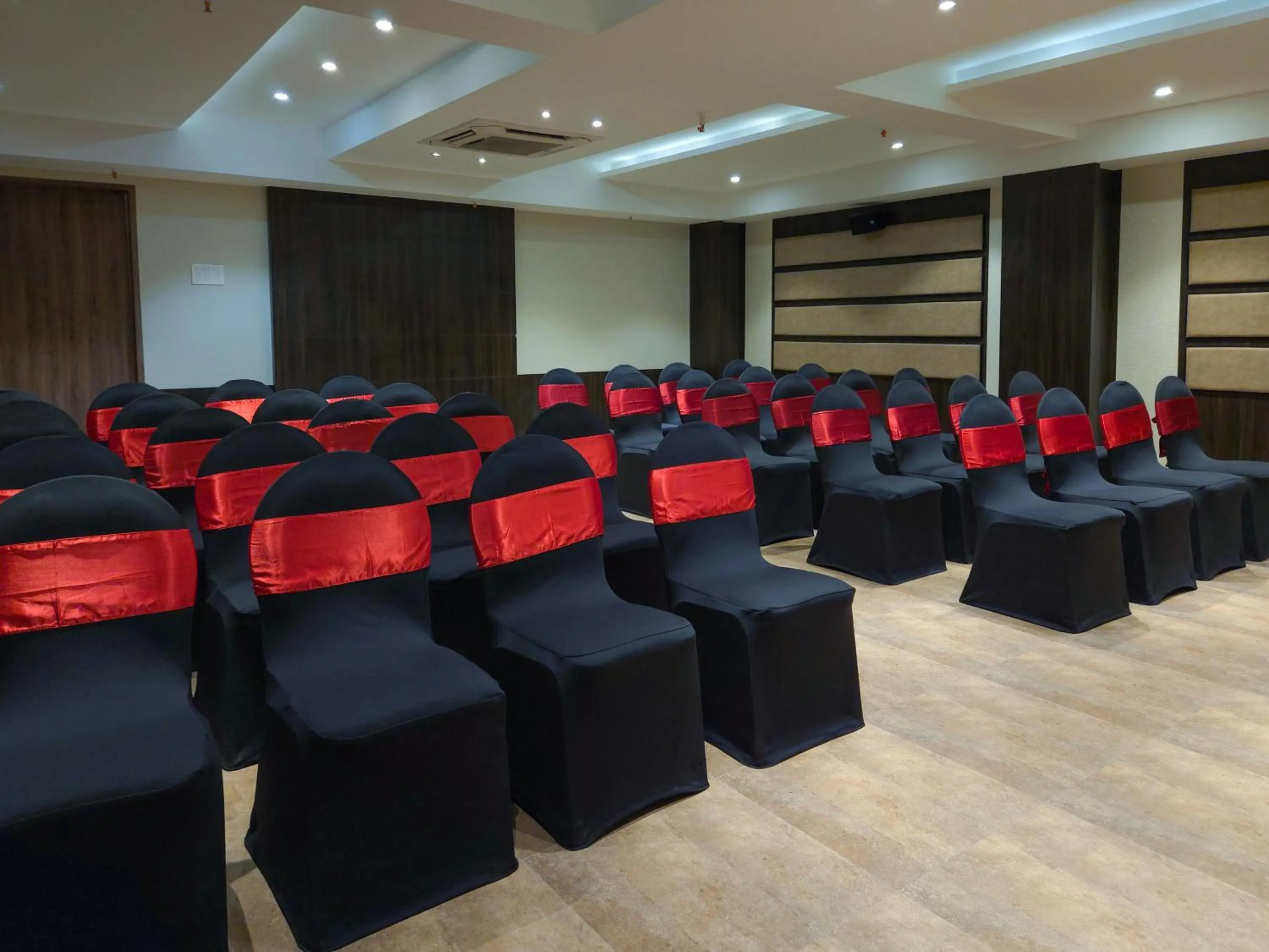 Banquet/Function facilities in Enrise By Sayaji Ahmednagar