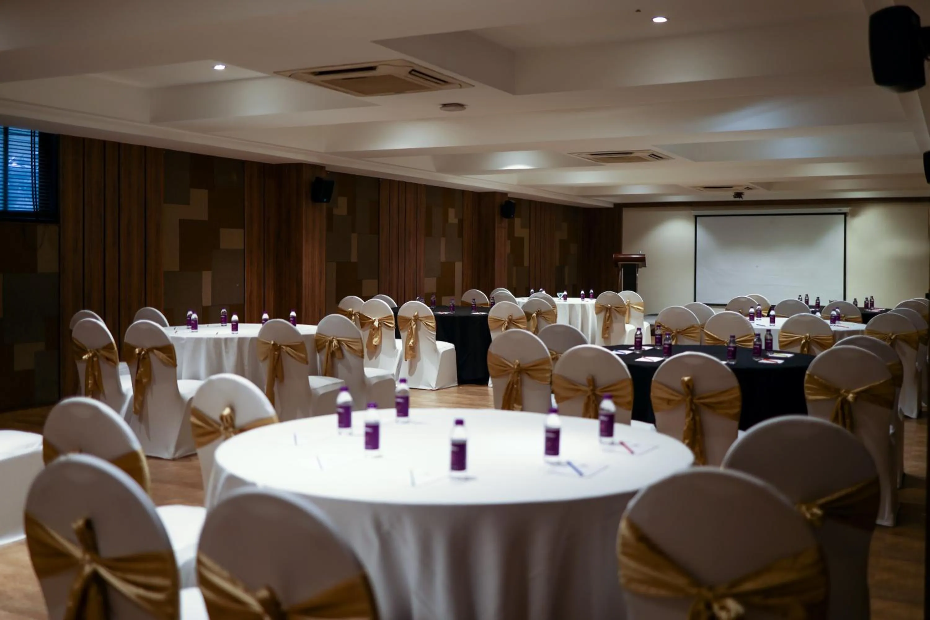 Banquet/Function facilities in Enrise By Sayaji Ahmednagar