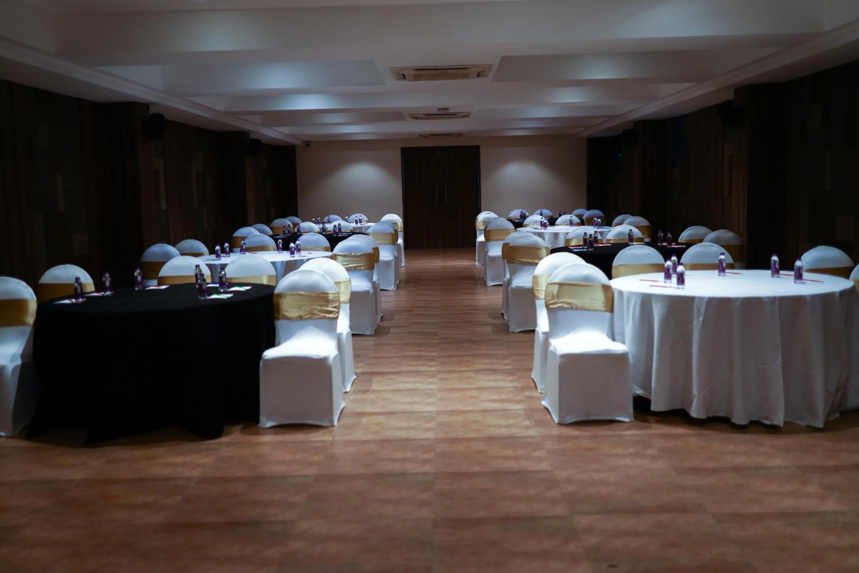 Banquet/Function facilities in Enrise By Sayaji Ahmednagar