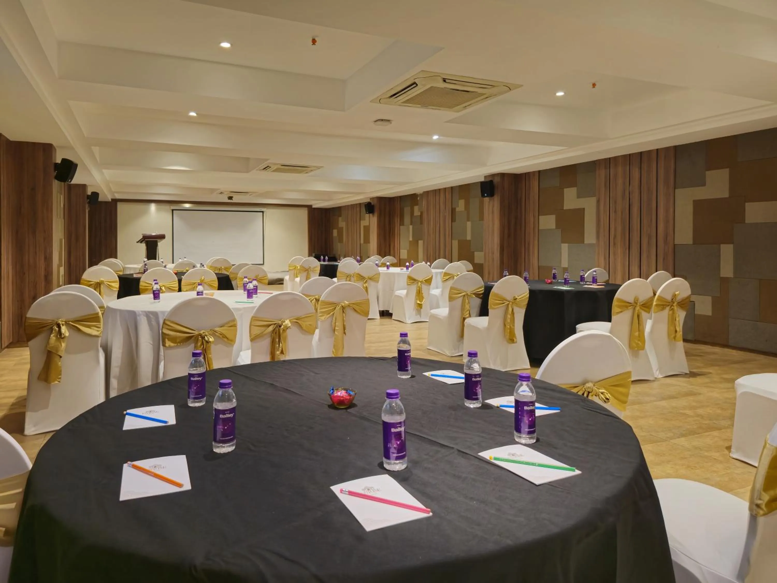 Banquet/Function facilities in Enrise By Sayaji Ahmednagar