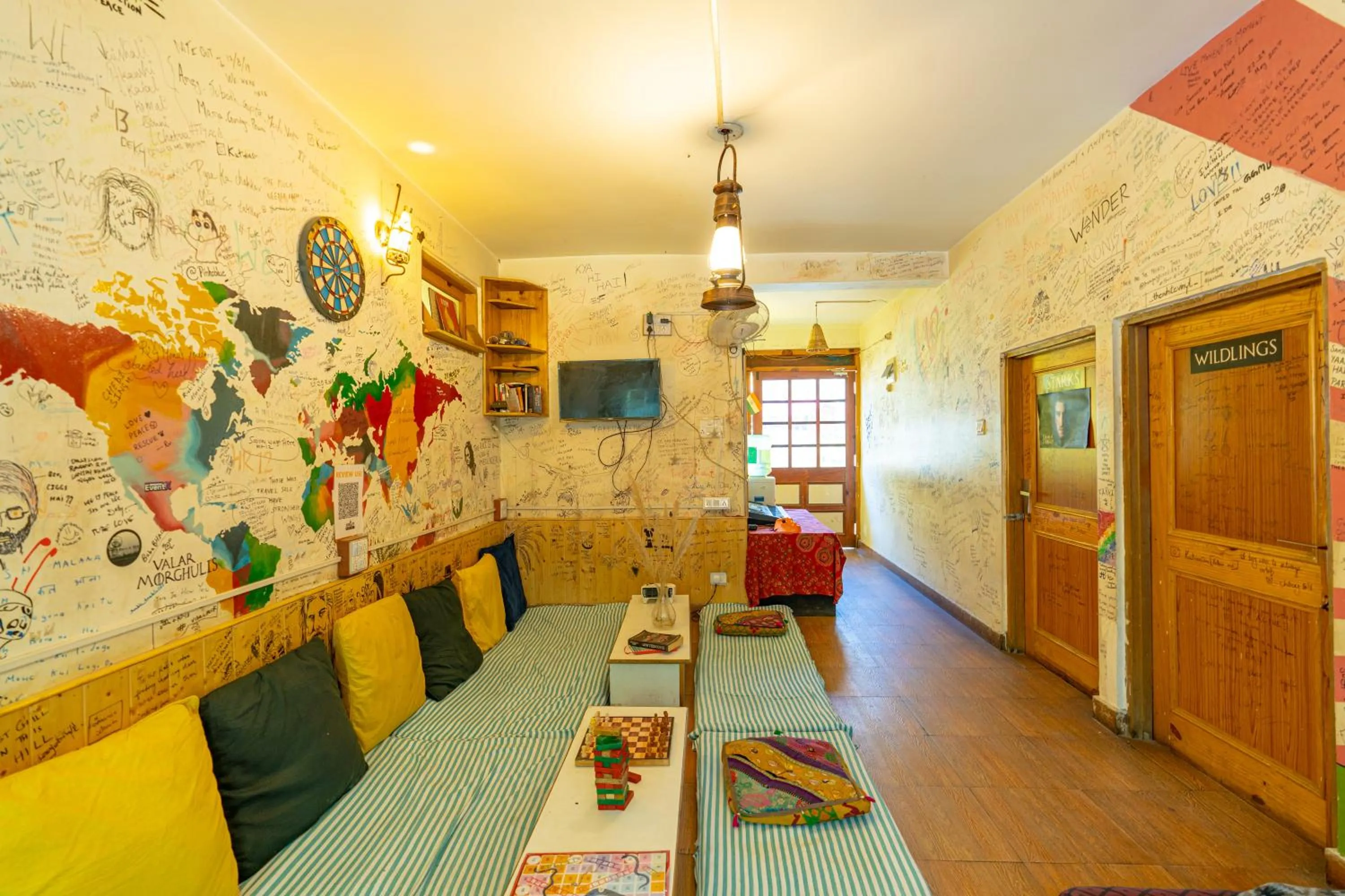 Living room in Nomads Hostel