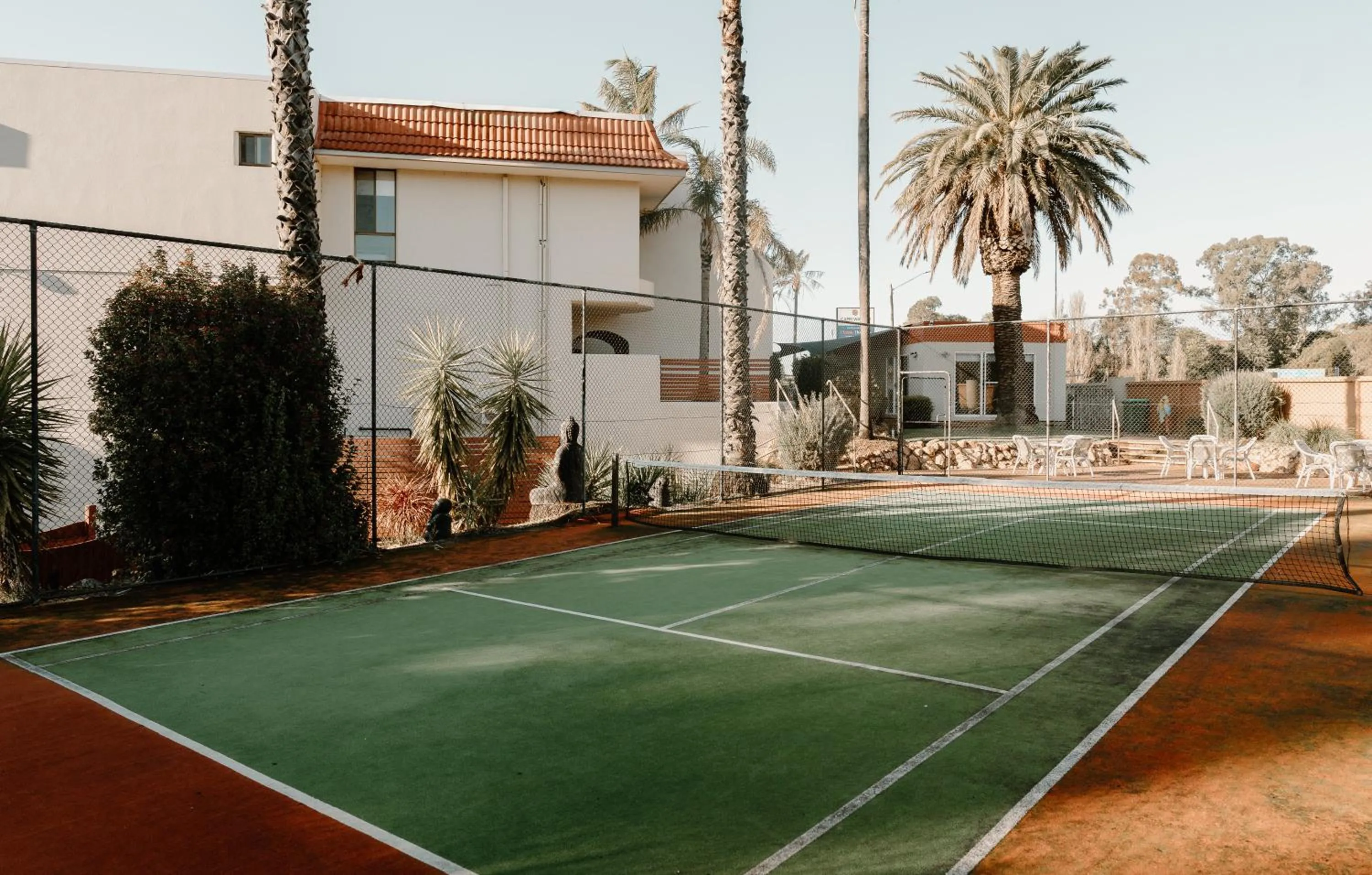 Tennis court in Lake Mulwala Boatel