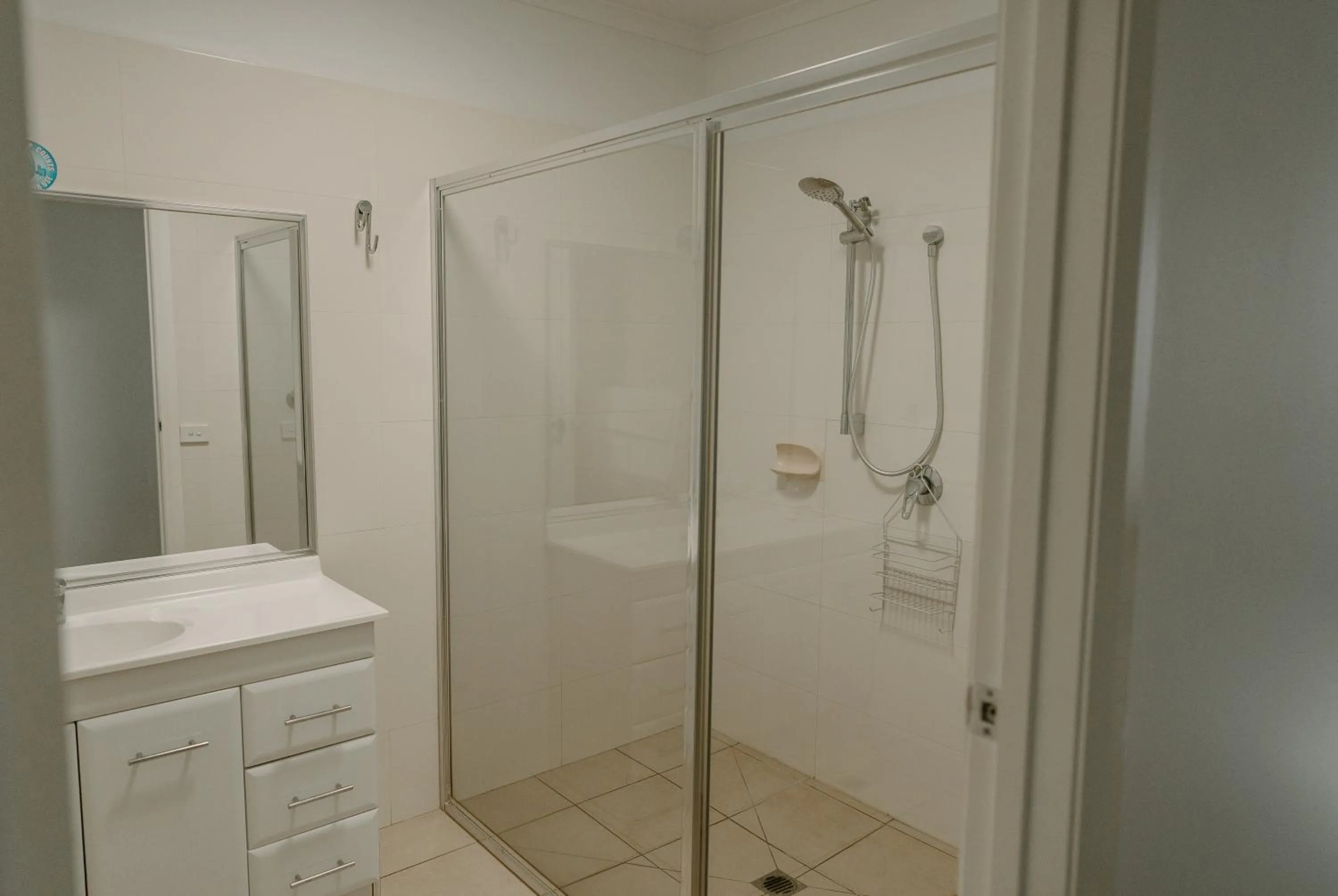 Bathroom in Lake Mulwala Boatel