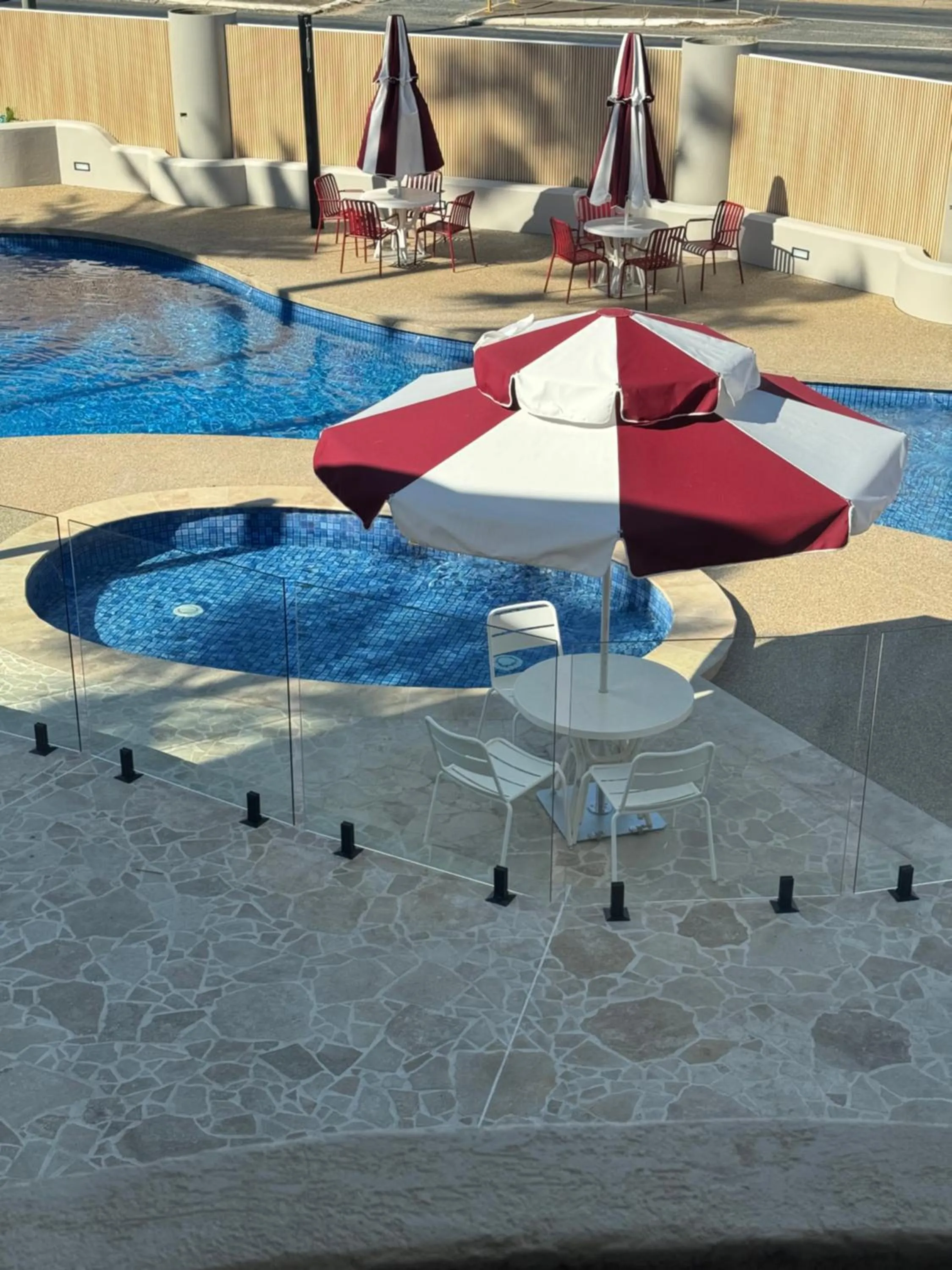 Swimming pool in Lake Mulwala Boatel