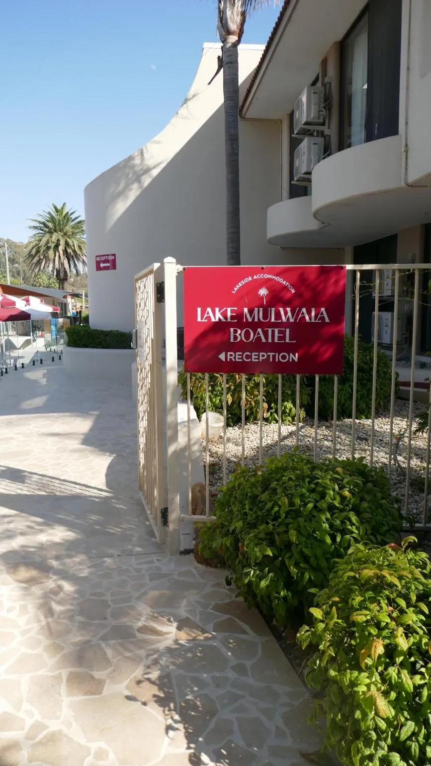 Facade/entrance in Lake Mulwala Boatel
