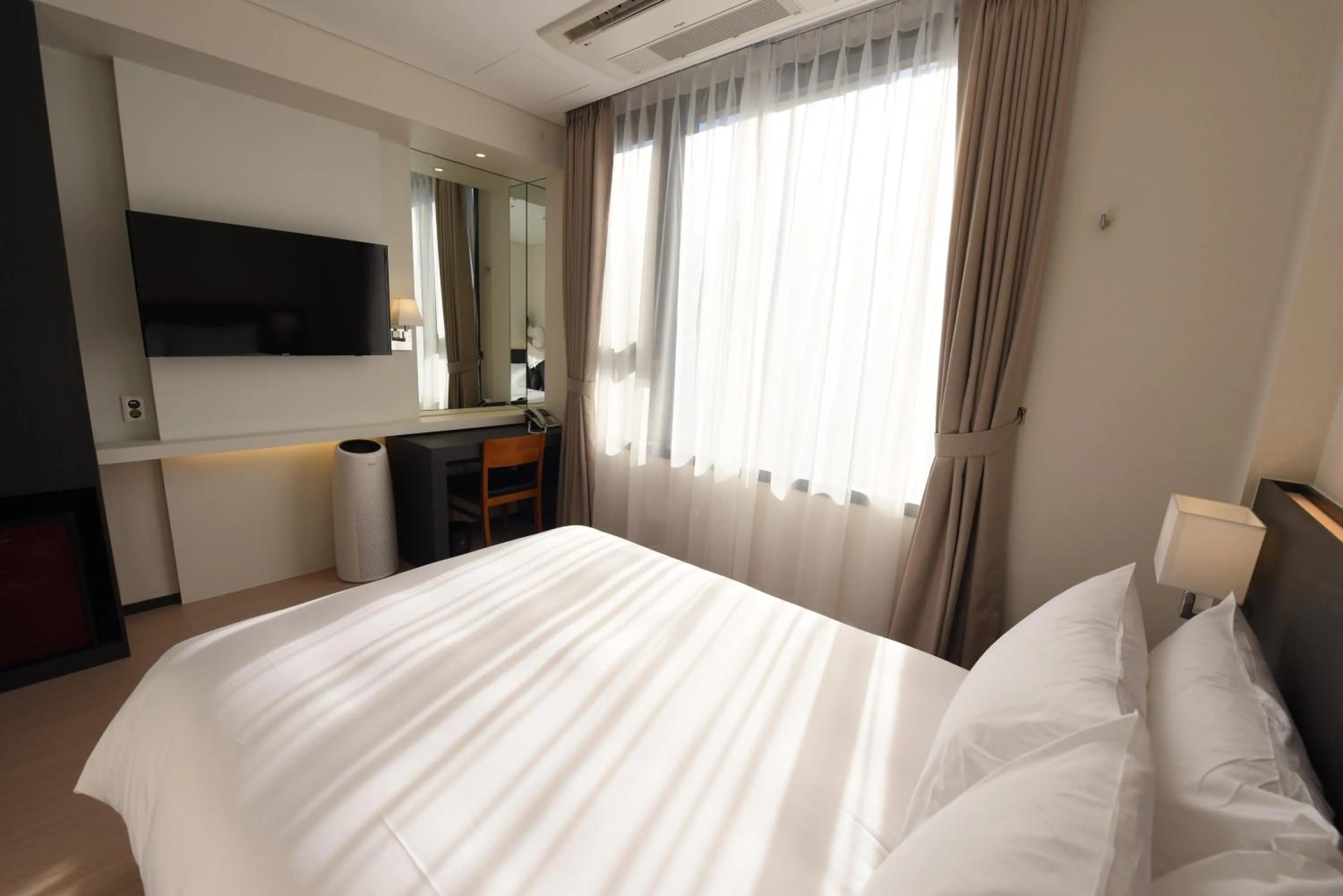 Bed in Geoje Artnouveau Suite Hotel