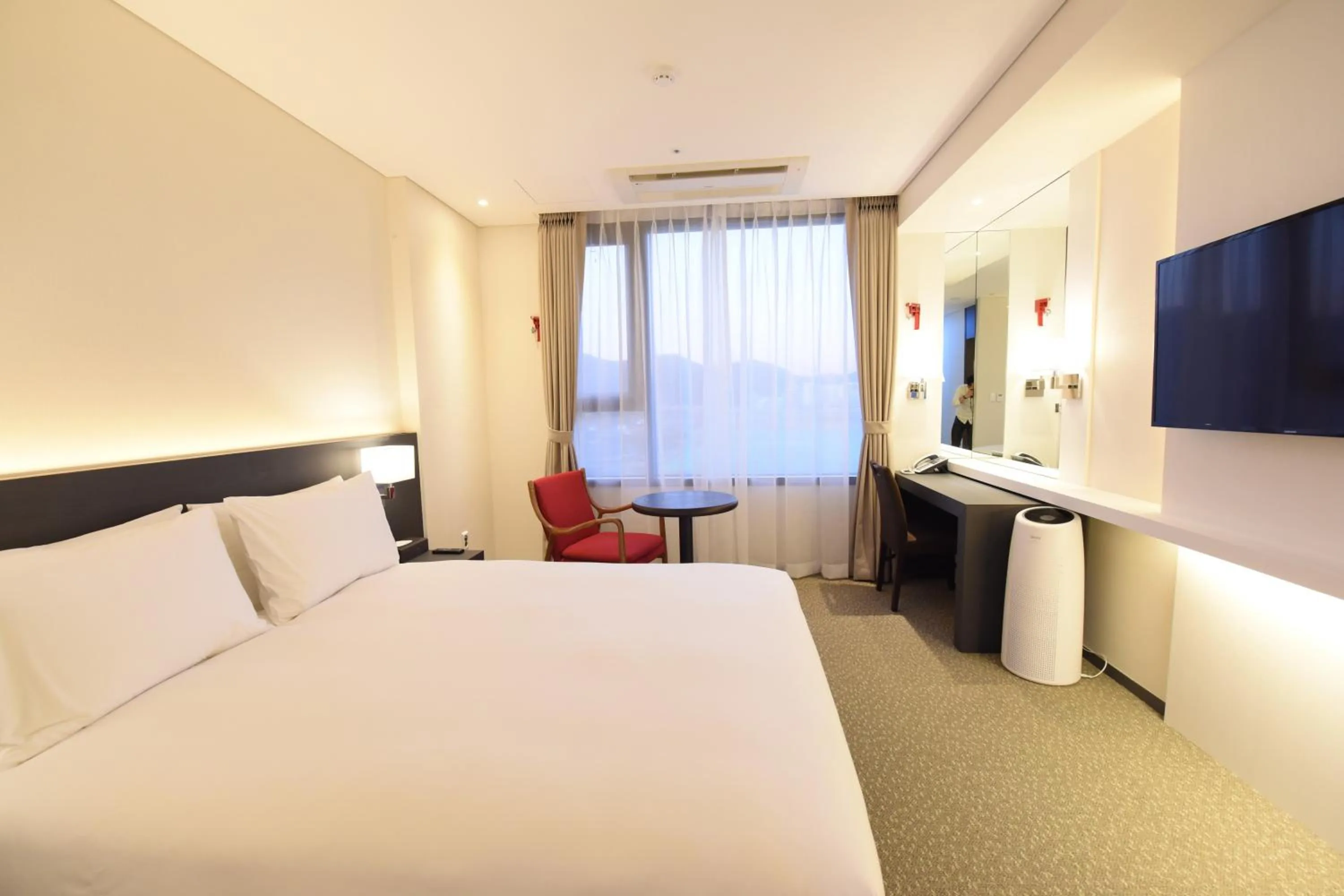 Bed in Geoje Artnouveau Suite Hotel