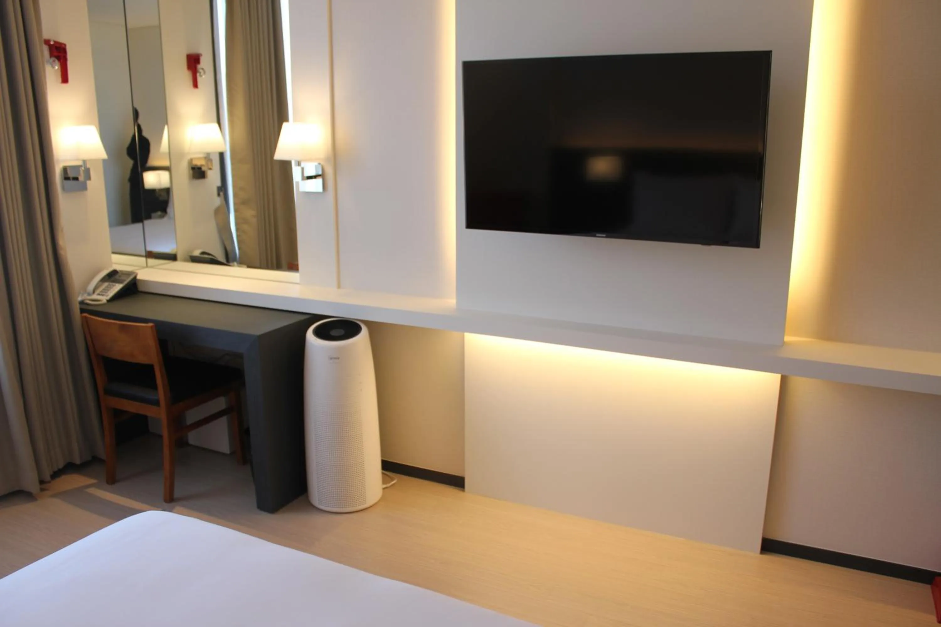 TV and multimedia, Bed in Geoje Artnouveau Suite Hotel