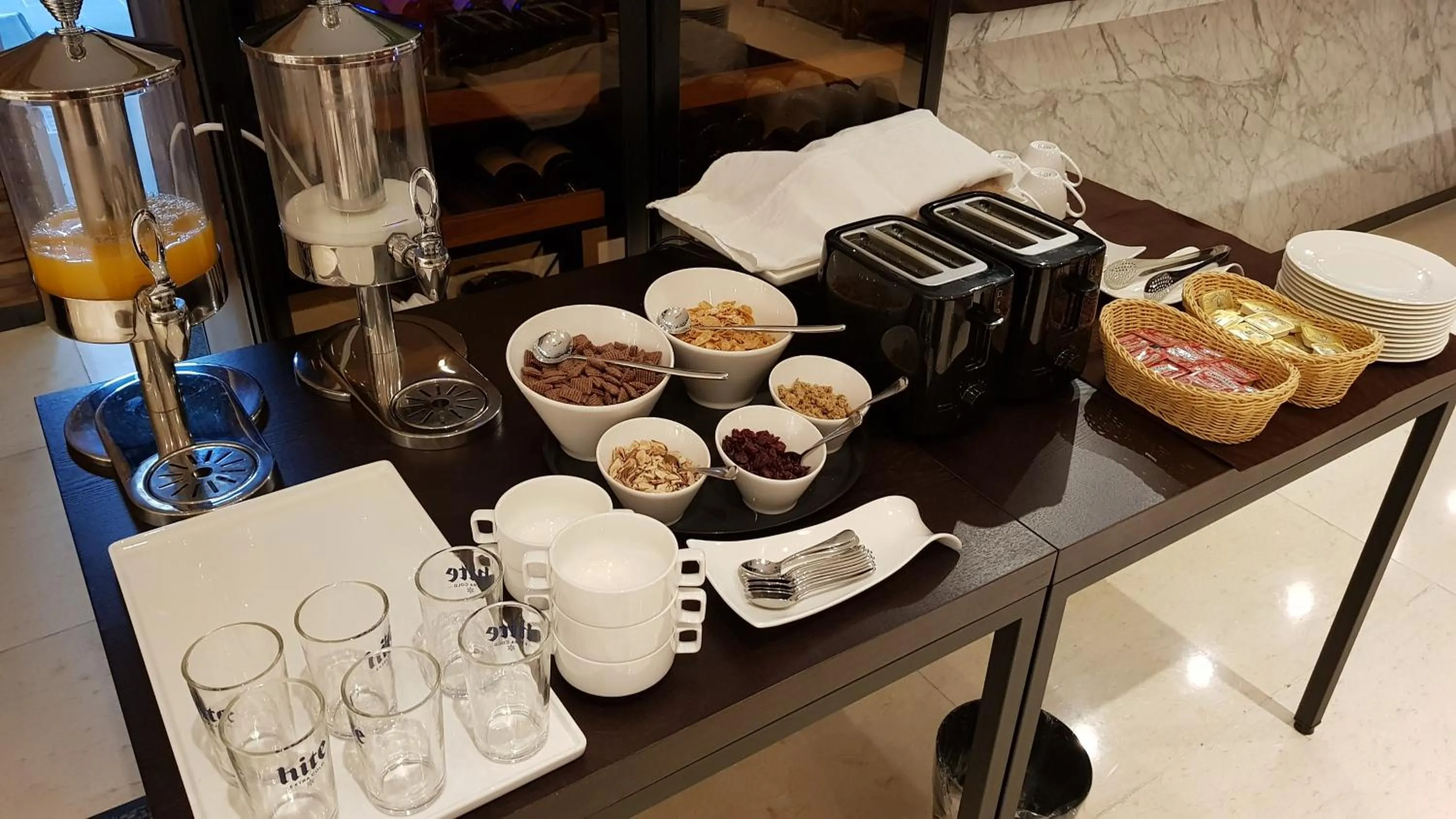 Buffet breakfast in Geoje Artnouveau Suite Hotel