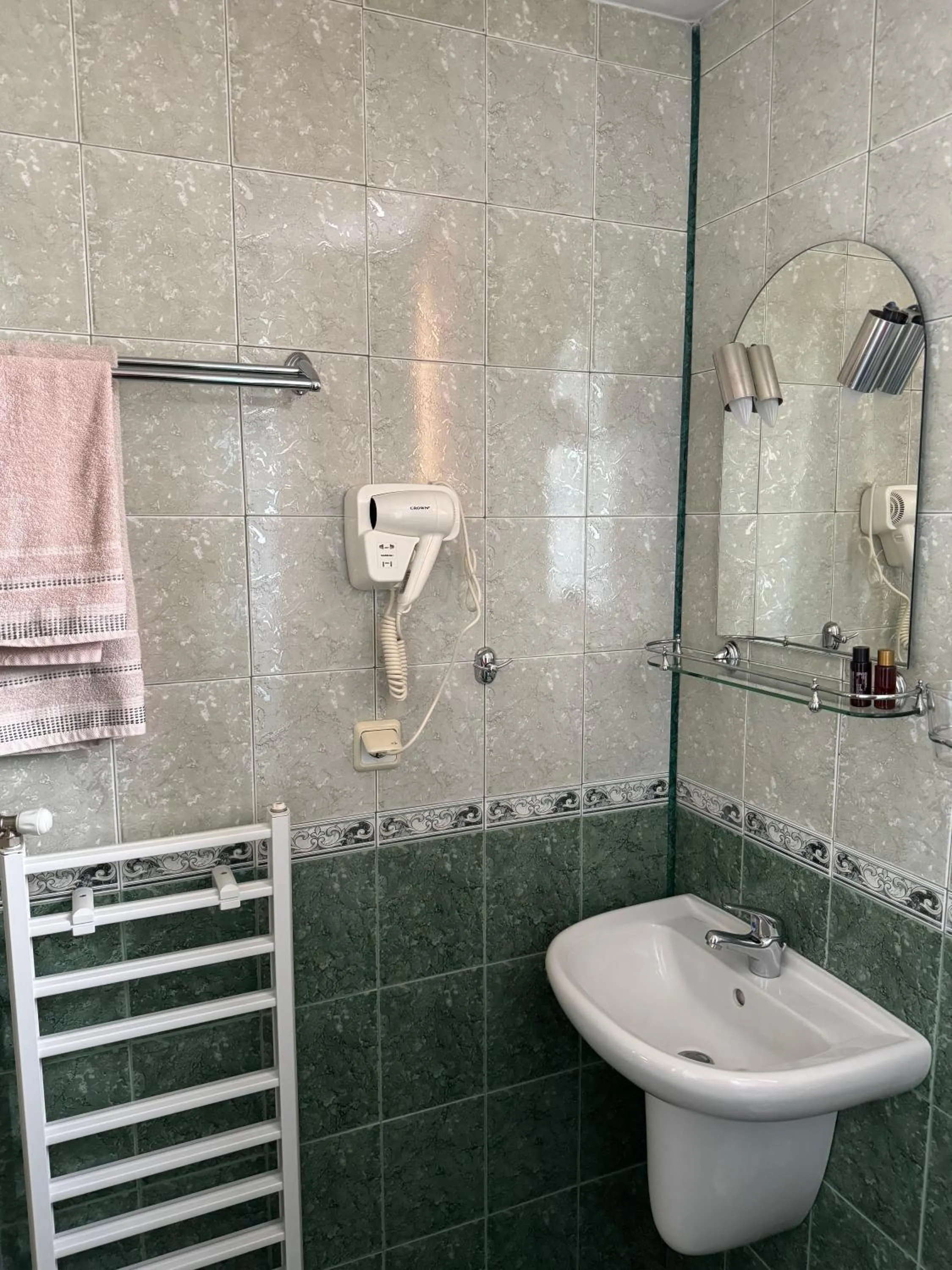 Mama Emiliya Guest House