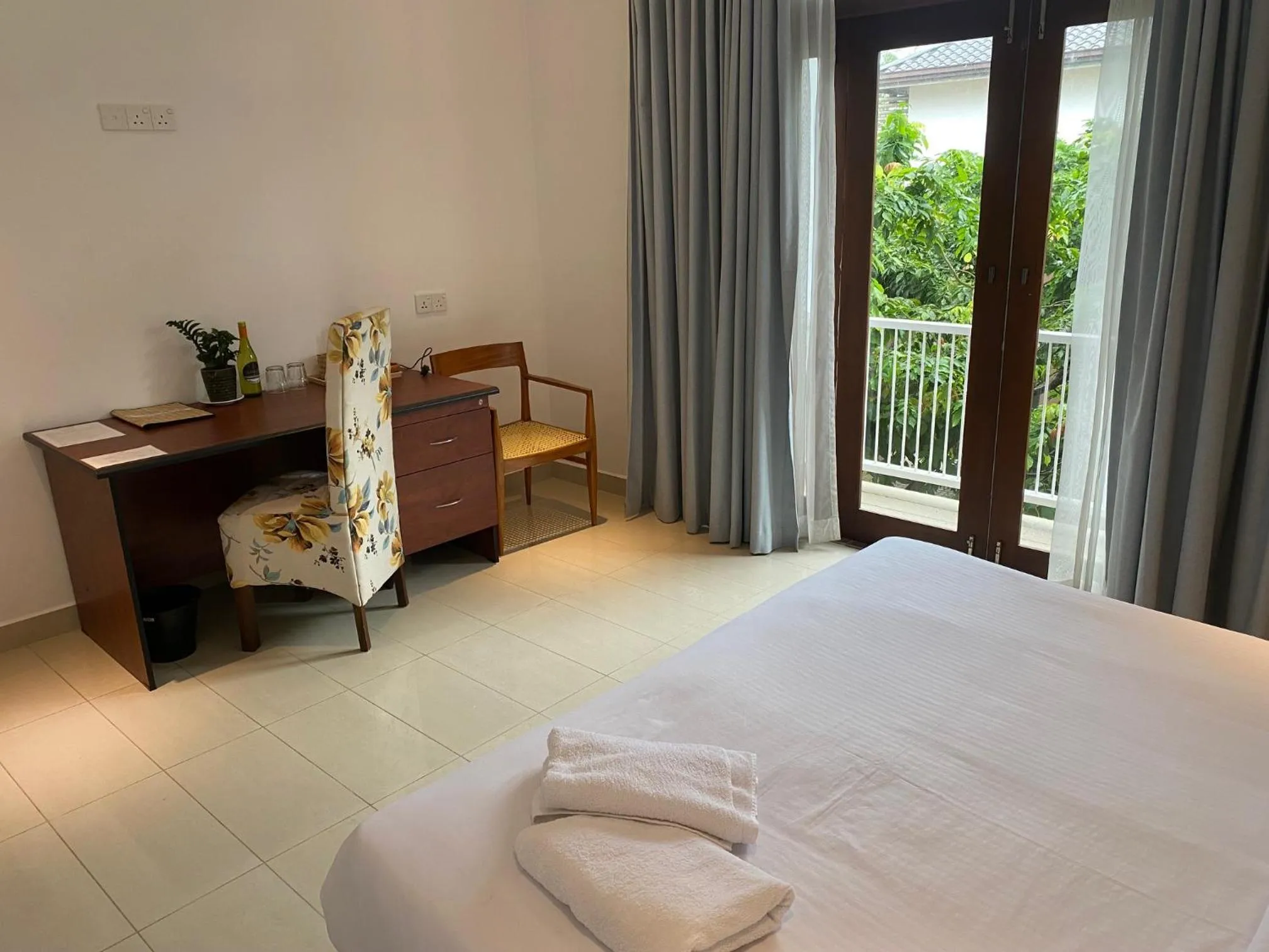 Balcony/Terrace, Bed in Hotel Cloud 9 Negombo