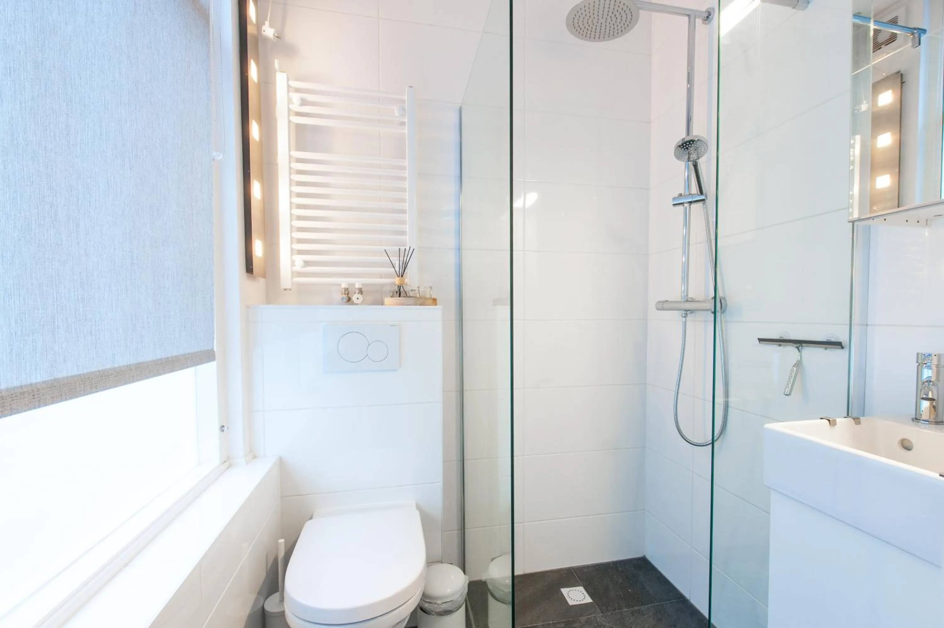 Shower in Bluebeach Scheveningen