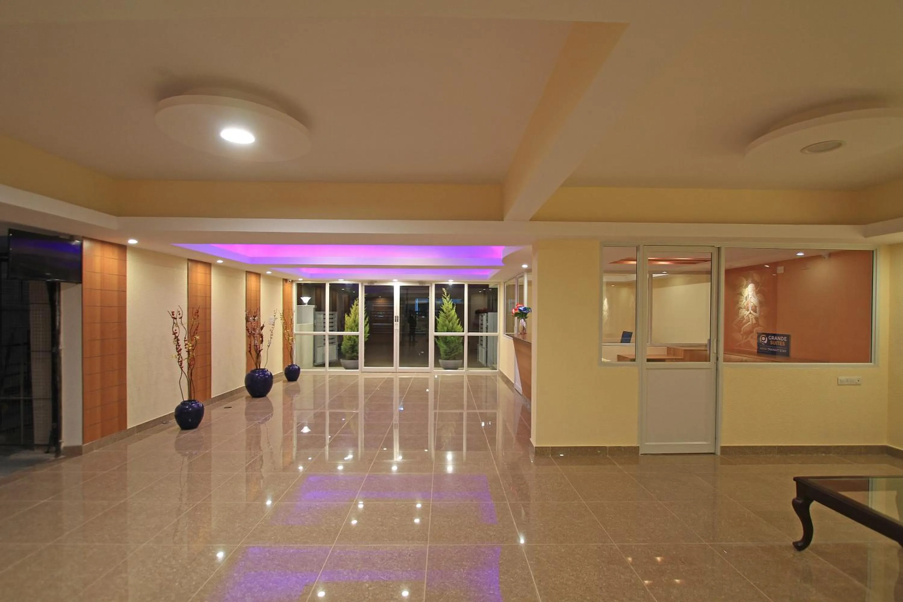 Lobby or reception in Arra Grande Suites - Nearest Airport Hotels Bangalore