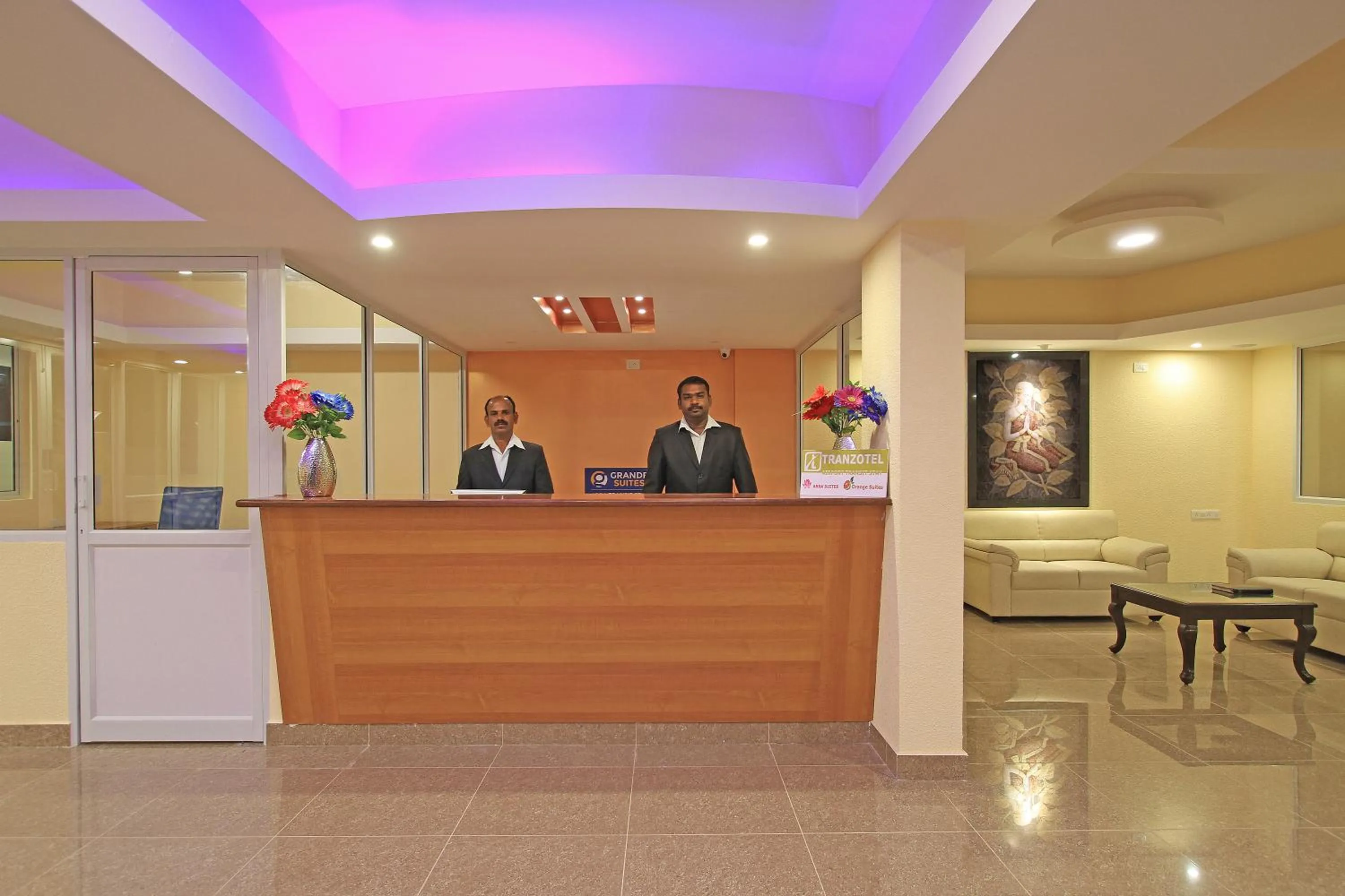 Lobby or reception in Arra Grande Suites - Nearest Airport Hotels Bangalore