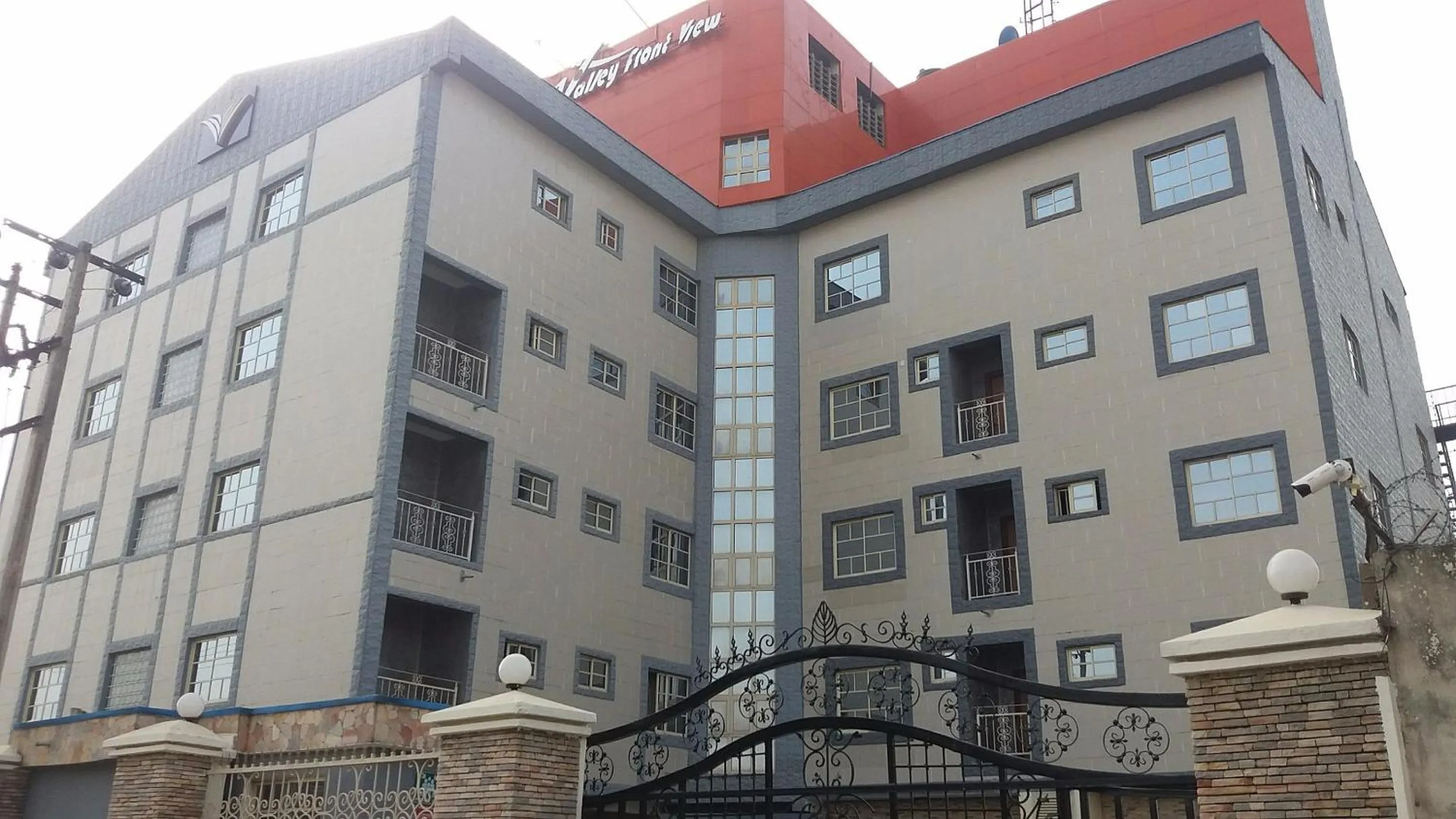 Facade/entrance in Valley Front View Hotel