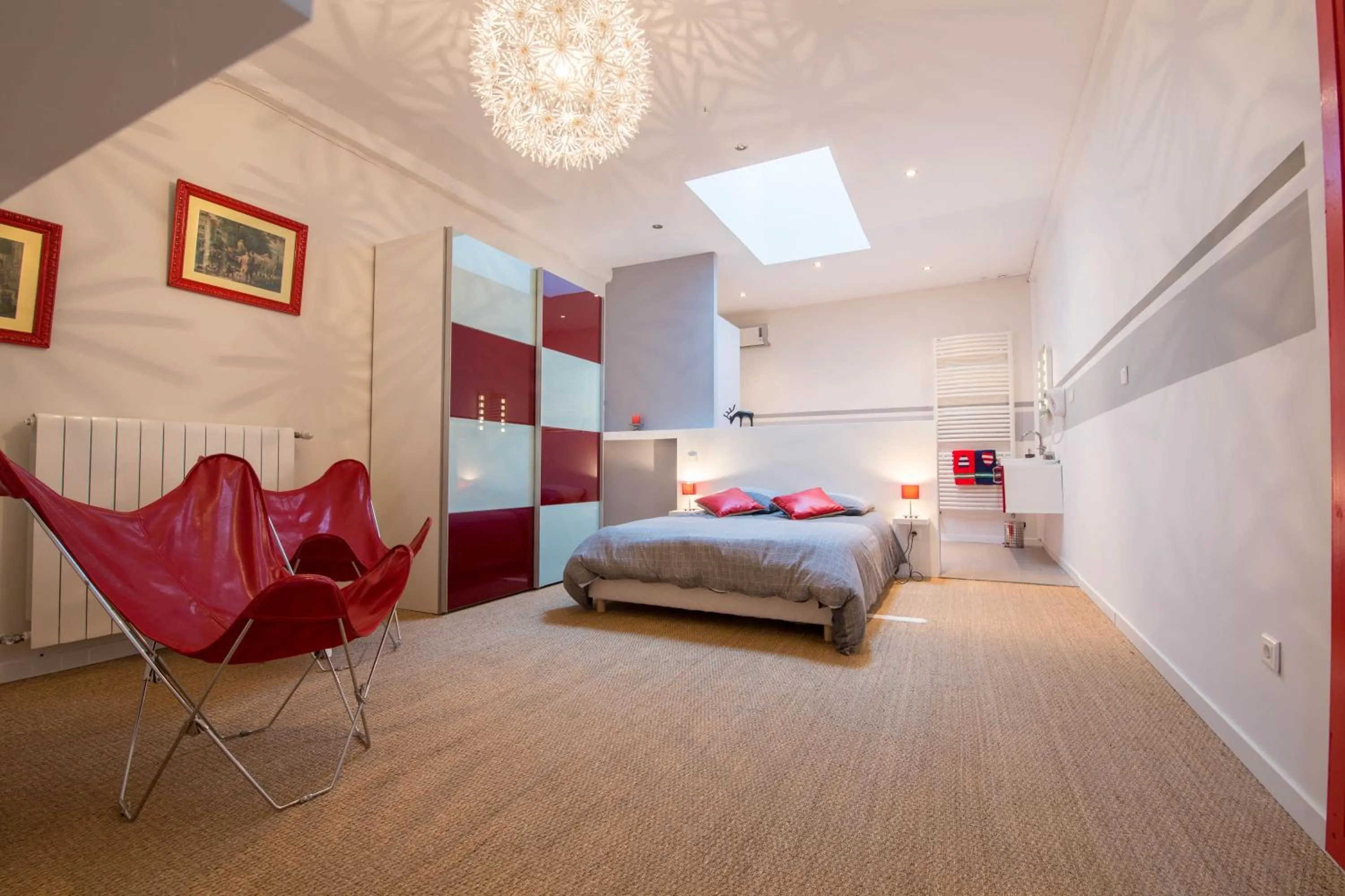 Photo of the whole room in Chambres d'hôtes L'Ecrit Vin