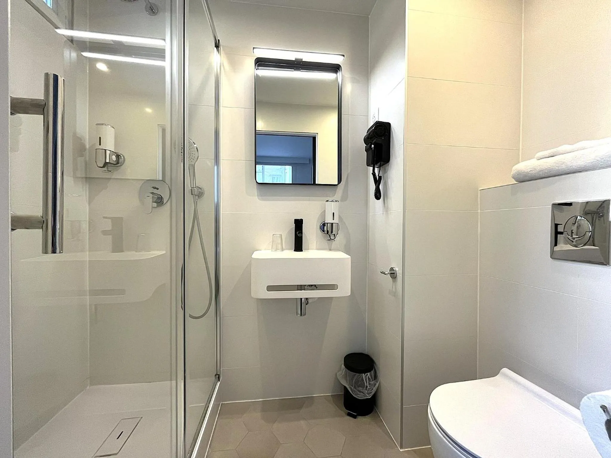 Shower in Paris Saint Cloud Hôtel