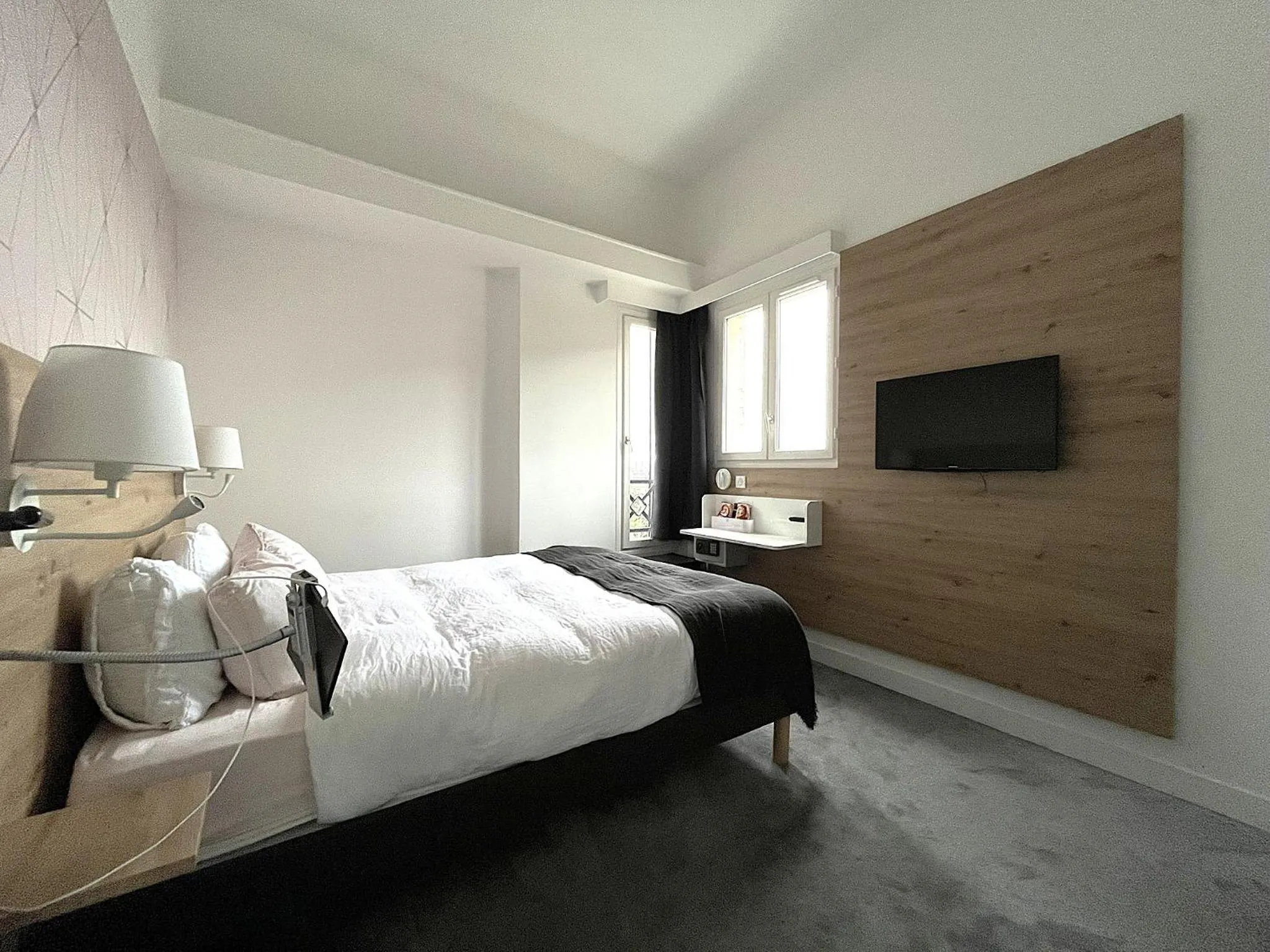 Bed in Paris Saint Cloud Hôtel