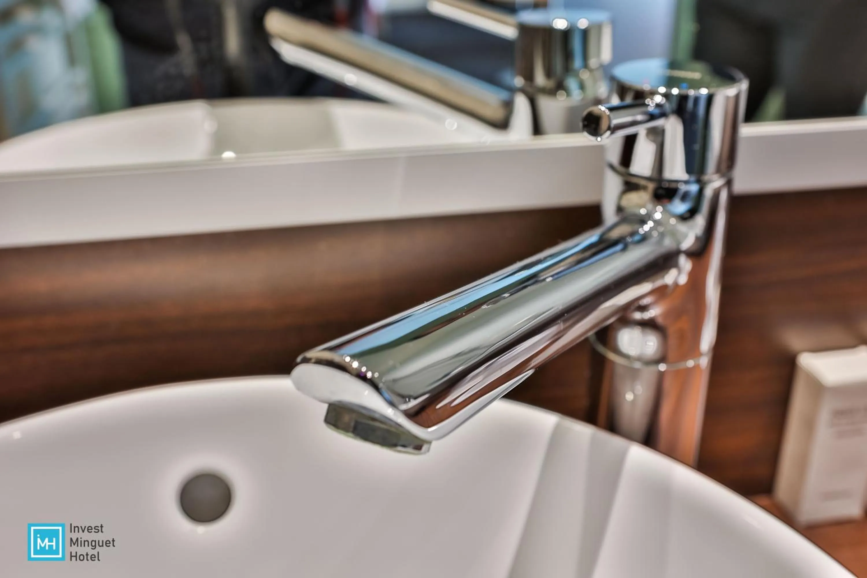 Bathroom in Hotel De La Couronne Liege