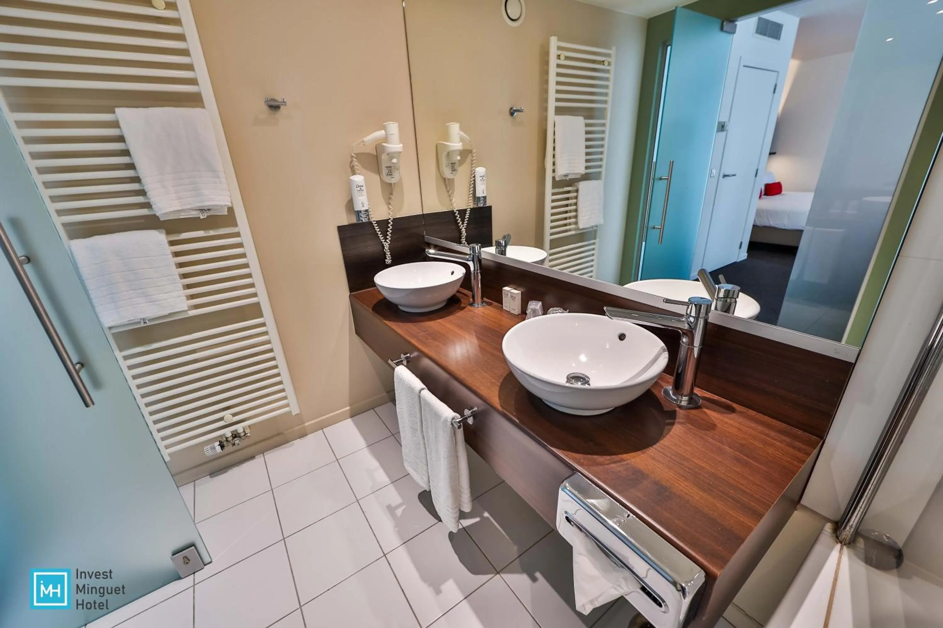 Bathroom in Hotel De La Couronne Liege