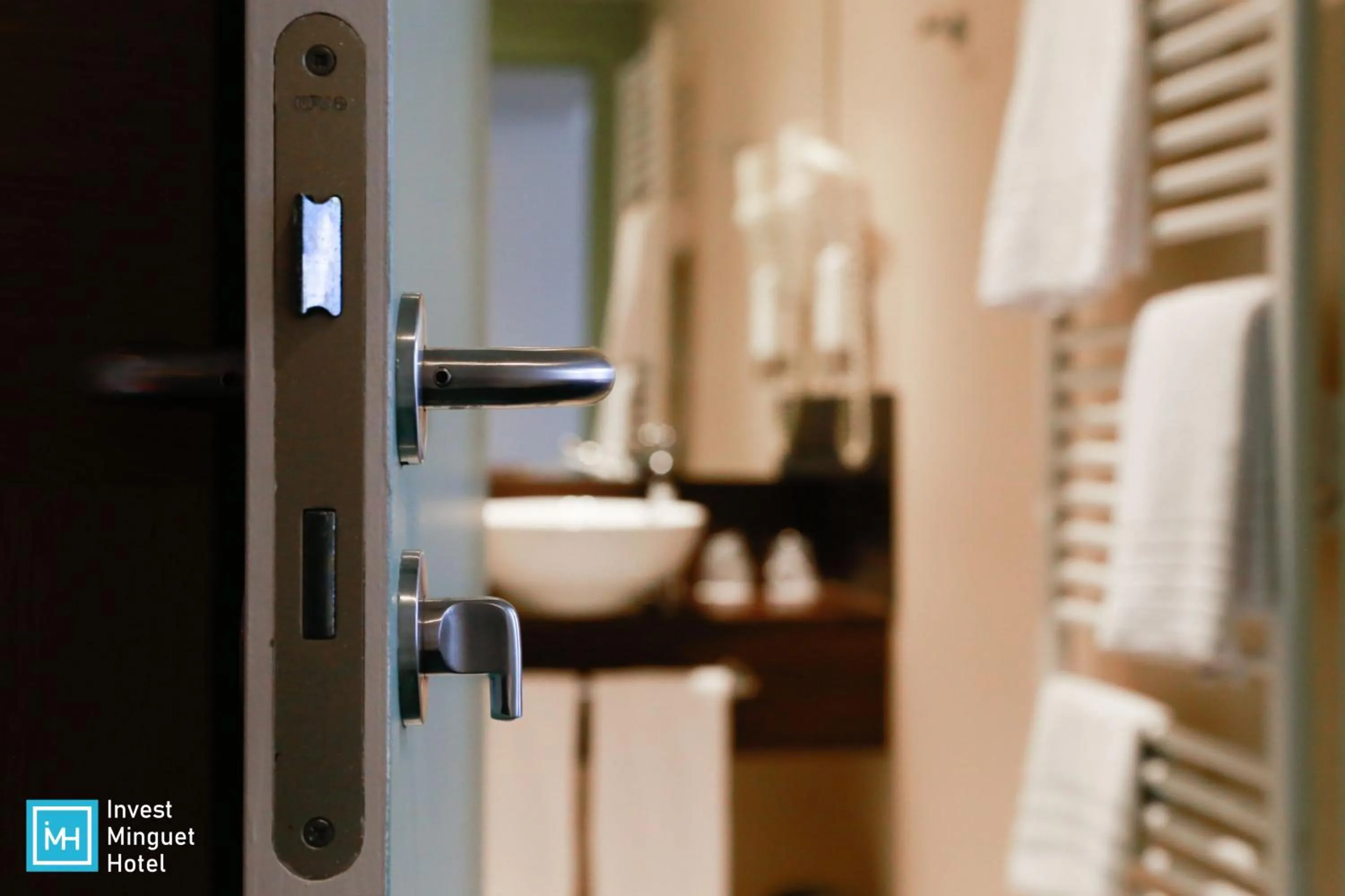 Bathroom in Hotel De La Couronne Liege