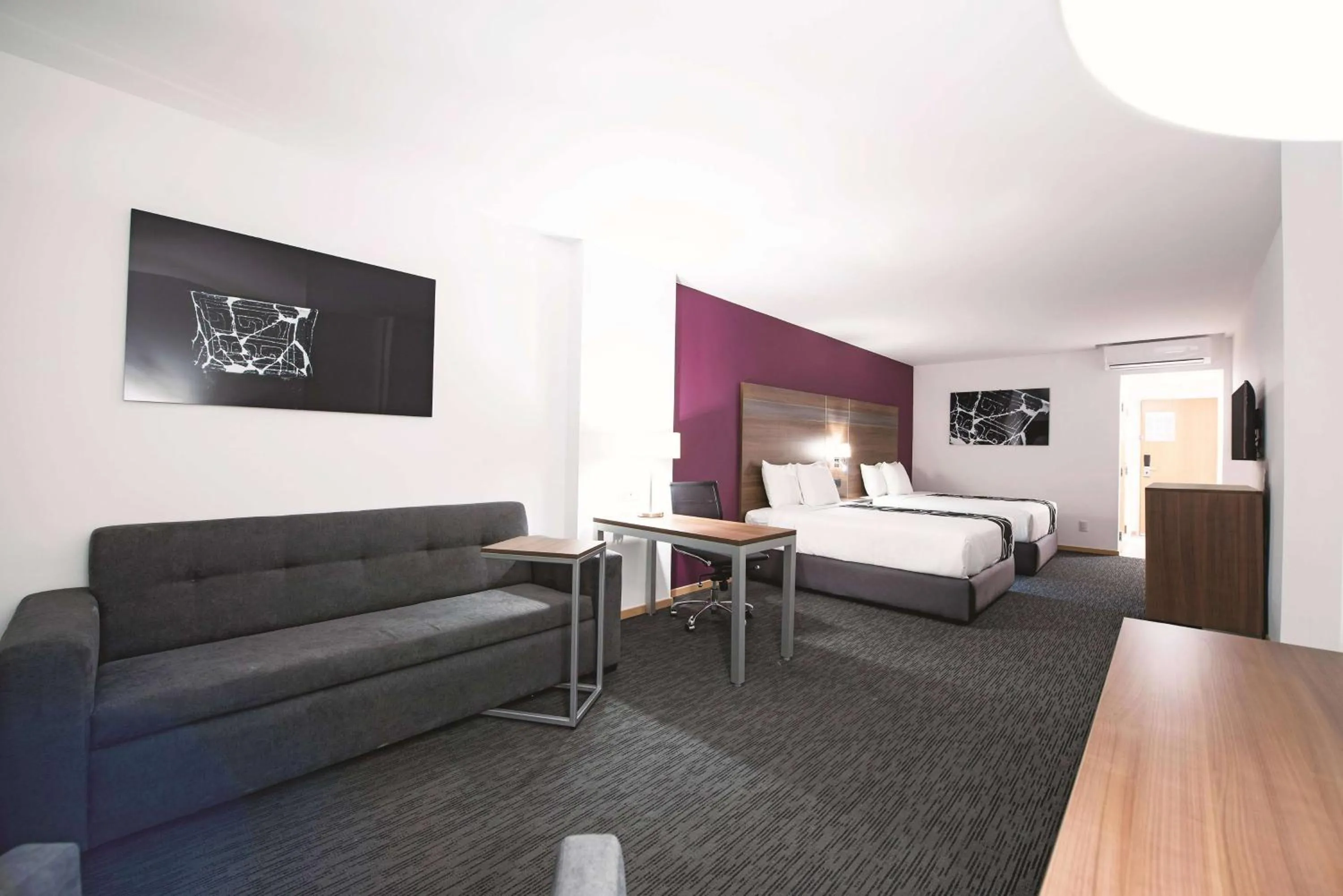 Photo of the whole room, Bed in La Quinta by Wyndham San Jose Chiapa Puebla