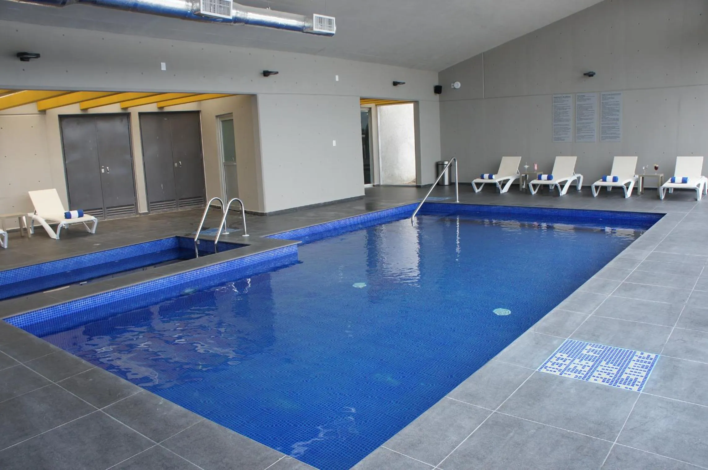 Swimming pool in La Quinta by Wyndham San Jose Chiapa Puebla