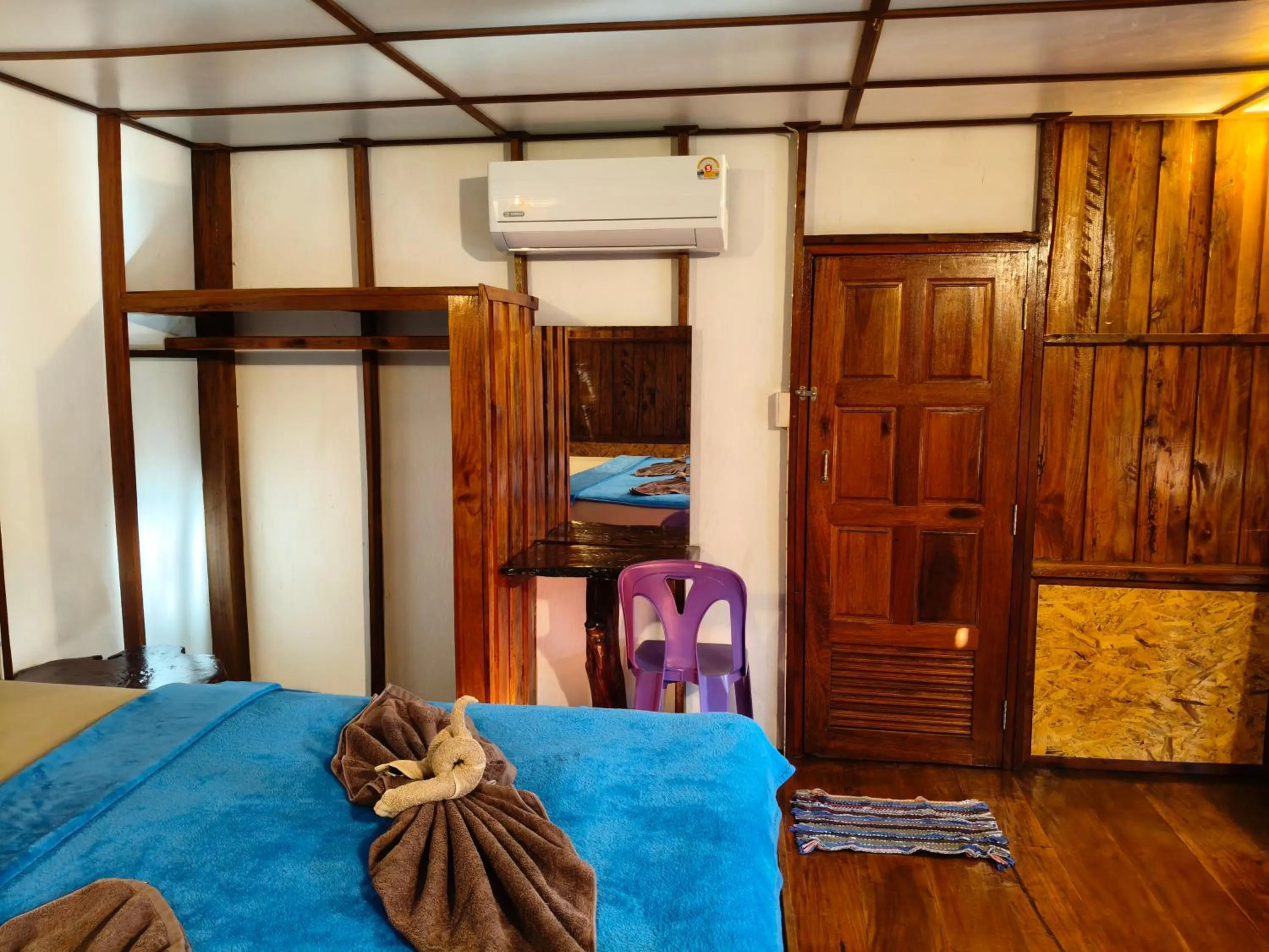 Bed in Friendly Koh Jum