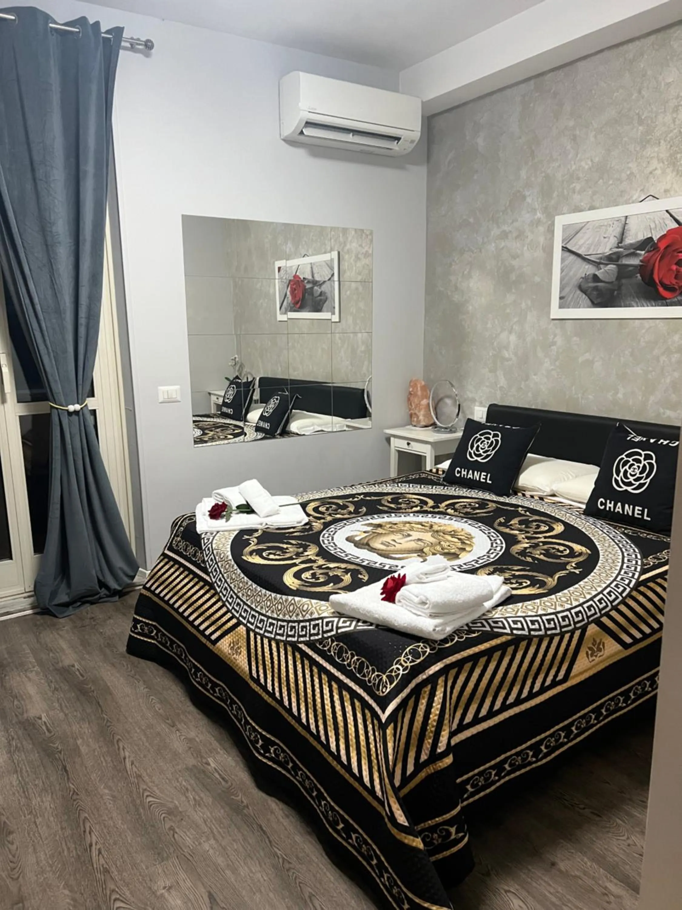 Bed in A 2 Passi Dai Musei Luxury Guest House