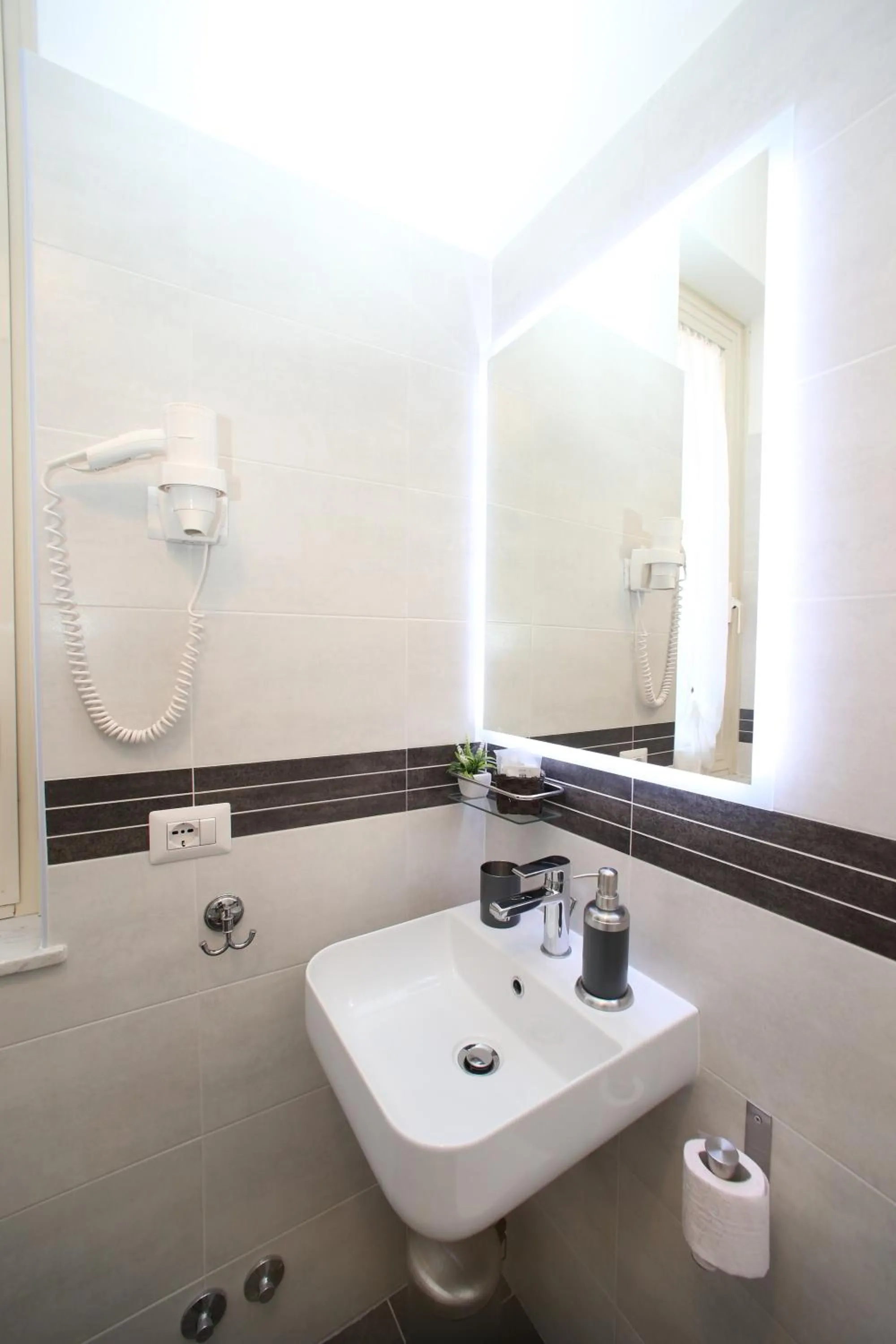 Bathroom in A 2 Passi Dai Musei Luxury Guest House