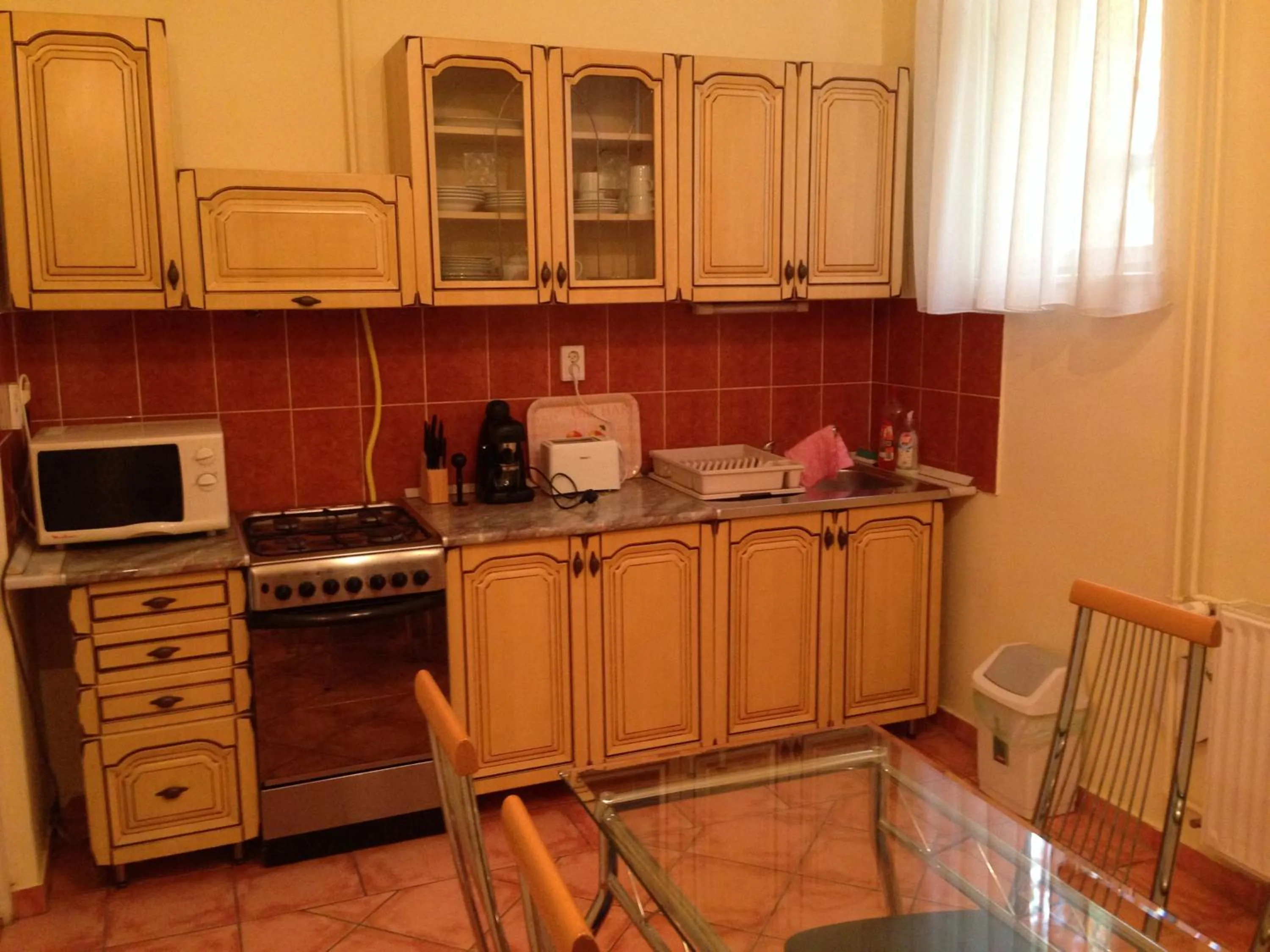 Kitchen or kitchenette in Péterfia Apartman