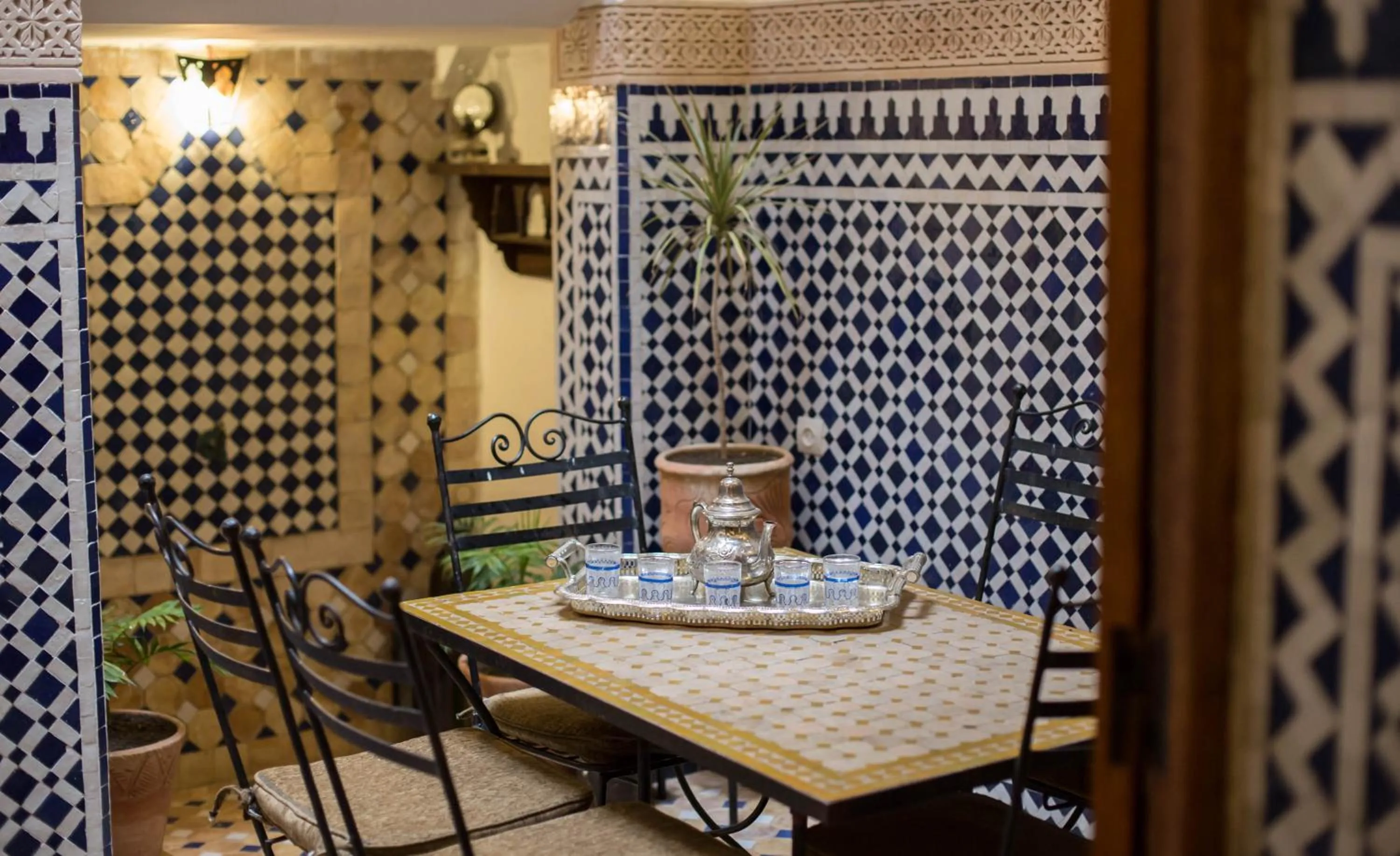 Restaurant/places to eat in Dar Bhija