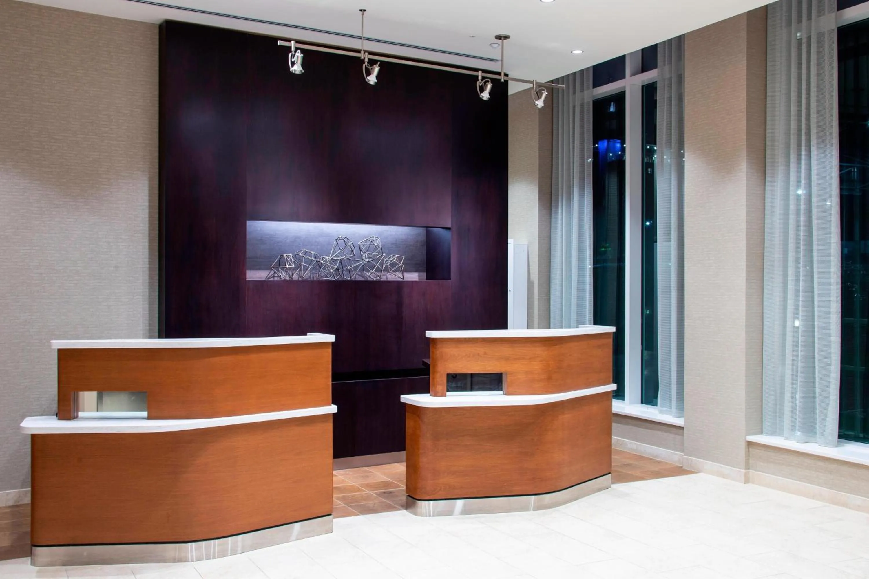 Lobby or reception in Courtyard by Marriott New York Queens/Fresh Meadows