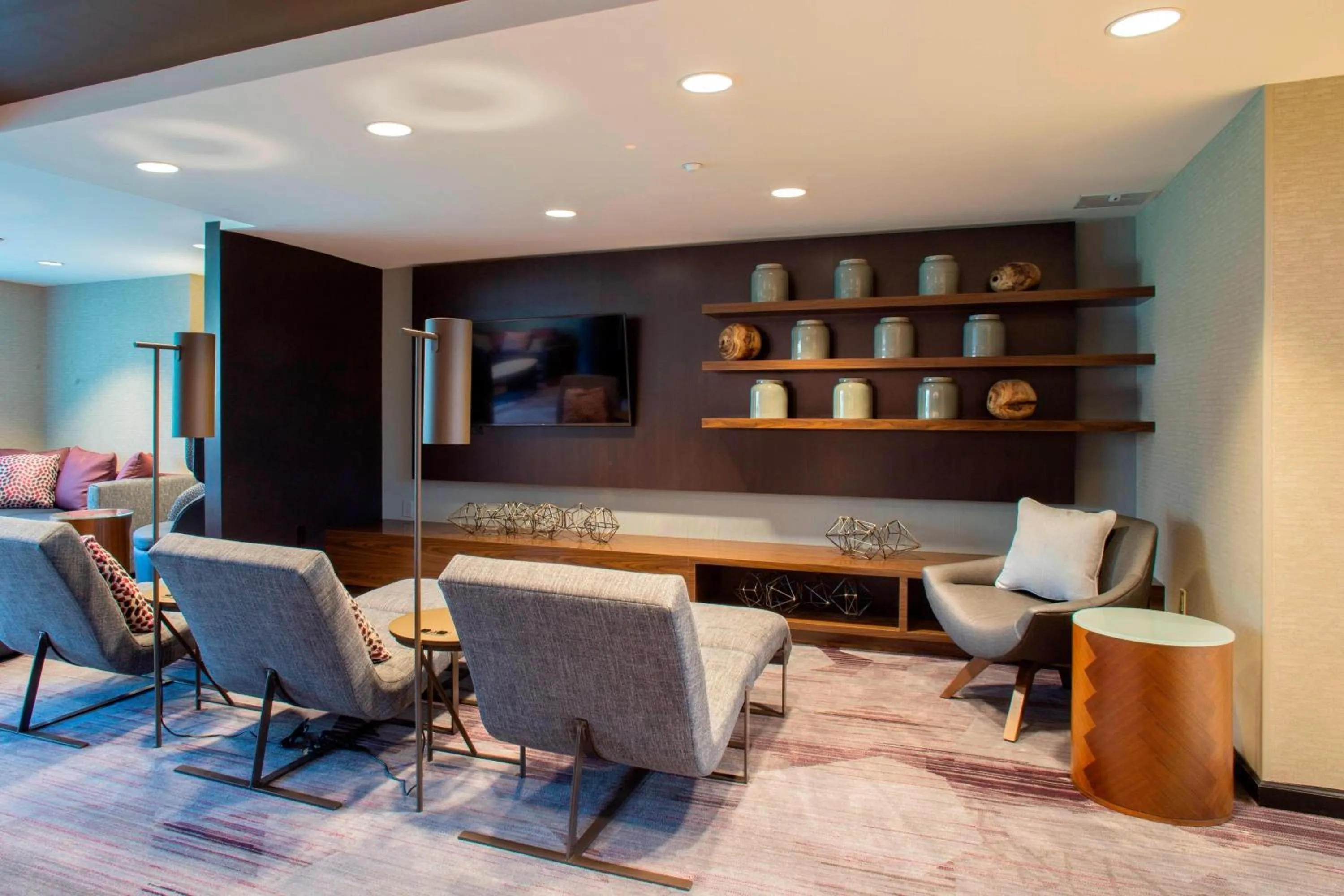 Lounge or bar in Courtyard by Marriott New York Queens/Fresh Meadows