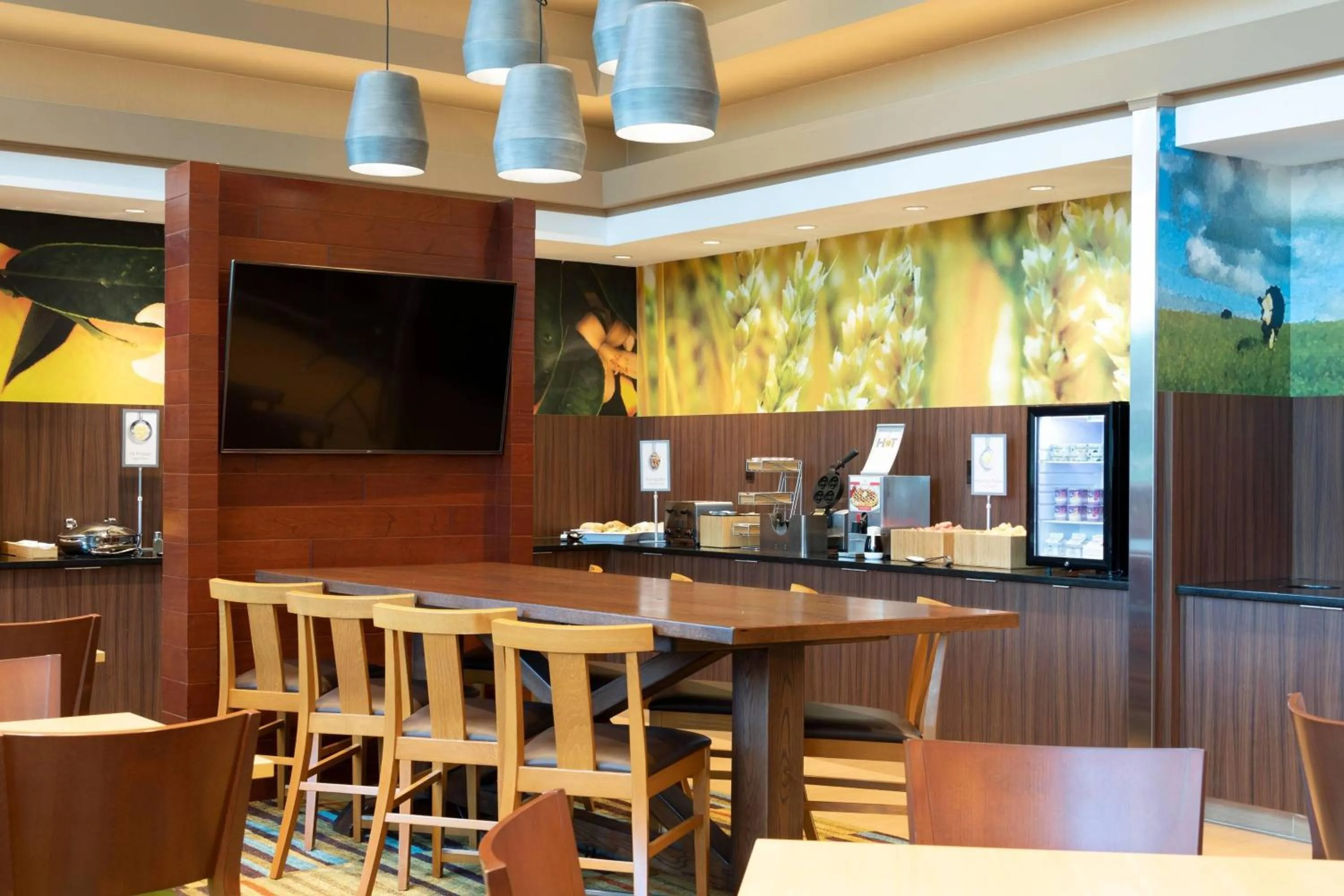 Breakfast in Fairfield Inn & Suites by Marriott New York Queens/Fresh Meadows