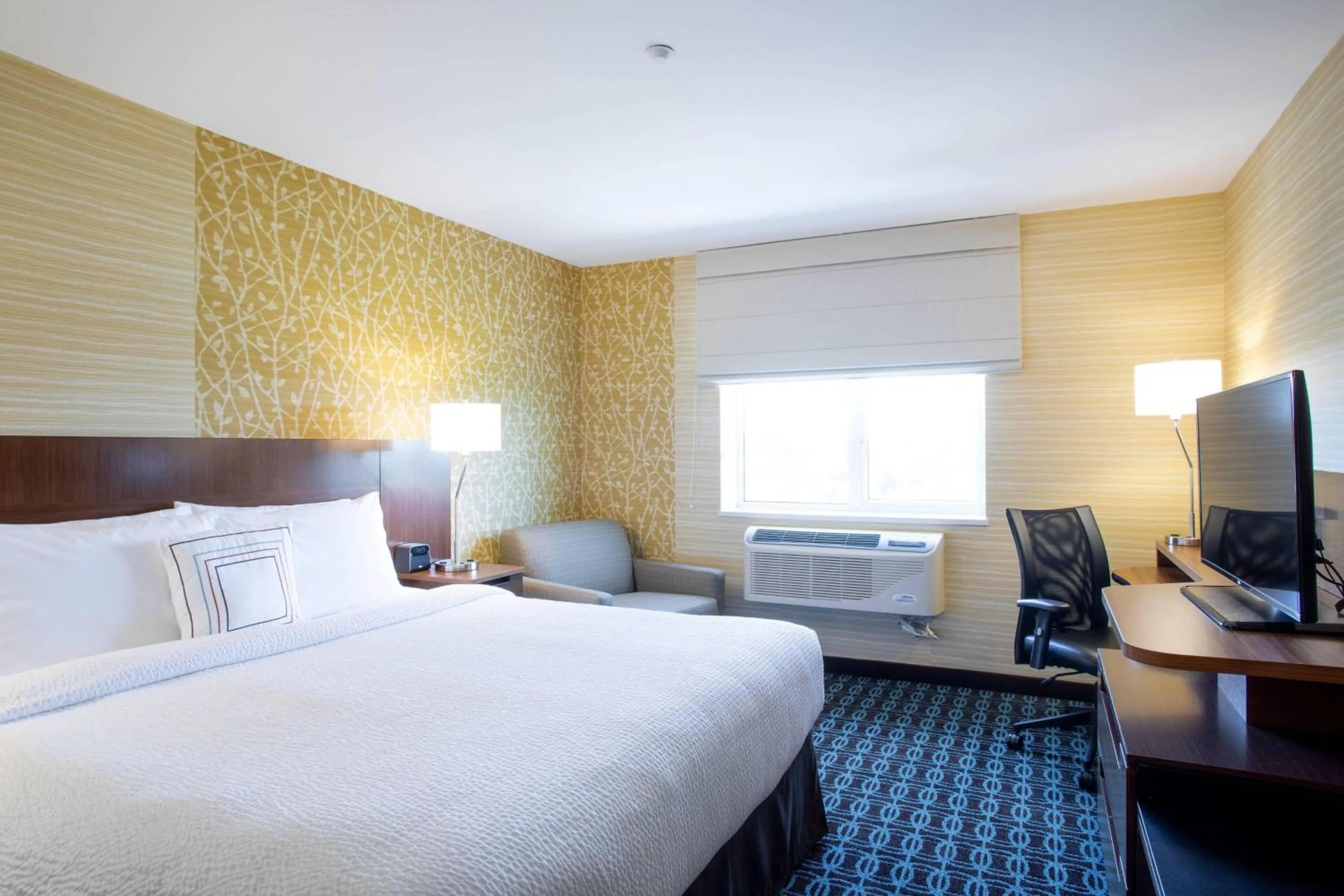 Photo of the whole room, Bed in Fairfield Inn & Suites by Marriott New York Queens/Fresh Meadows