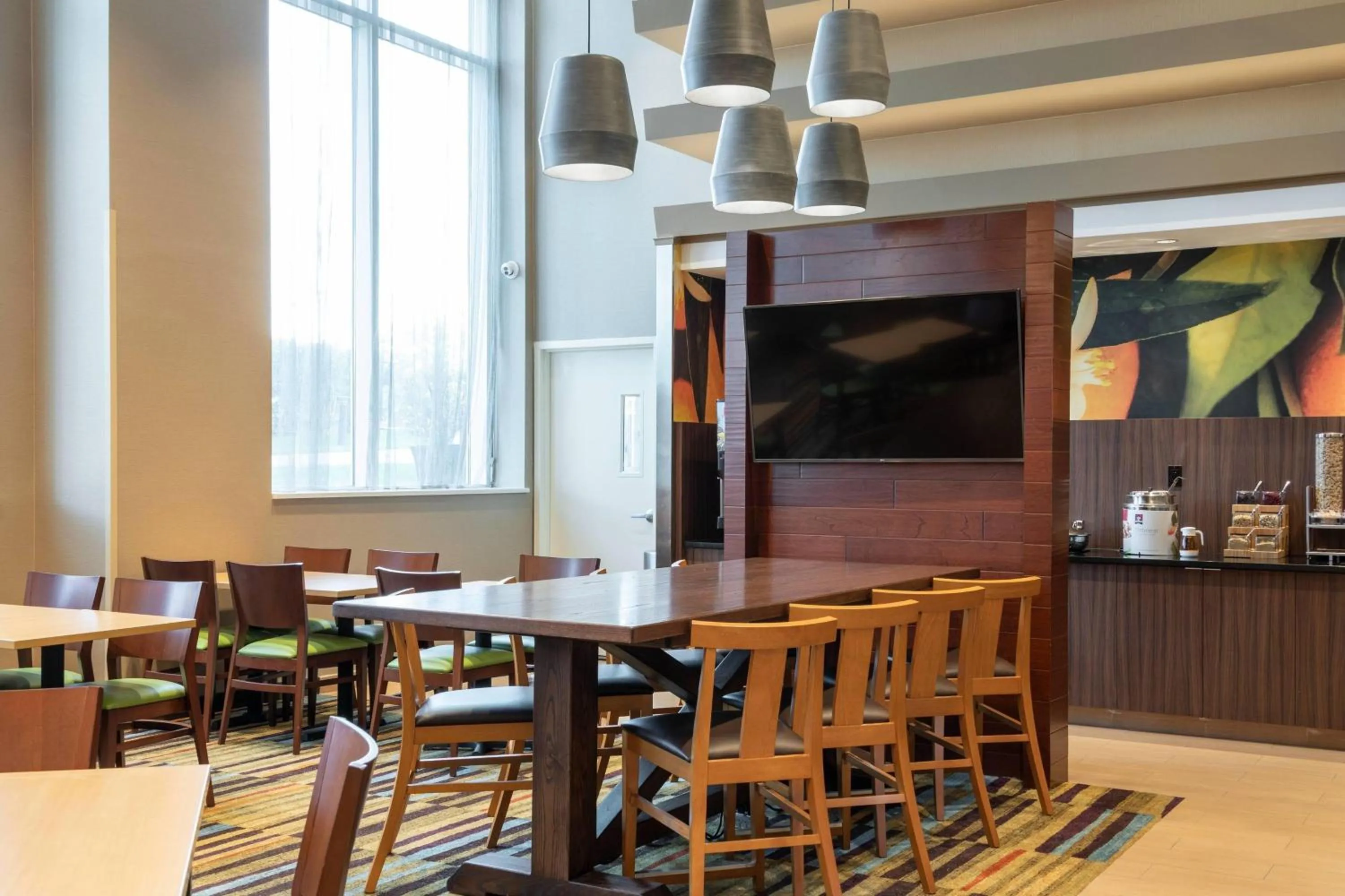 Breakfast in Fairfield Inn & Suites by Marriott New York Queens/Fresh Meadows
