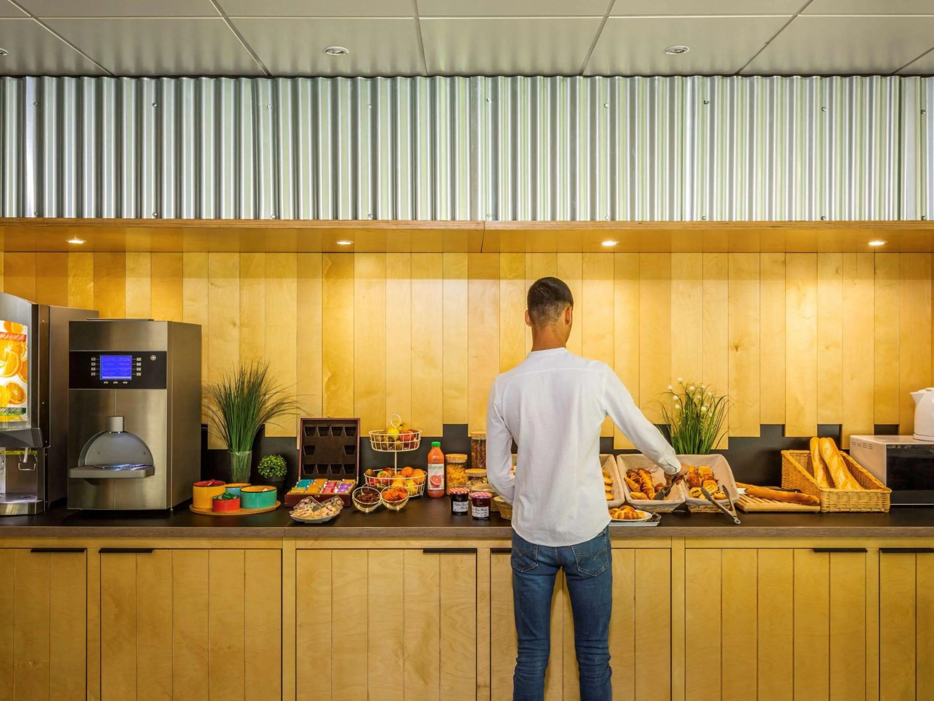 Restaurant/places to eat in Ibis Styles Bobigny Centre Préfecture