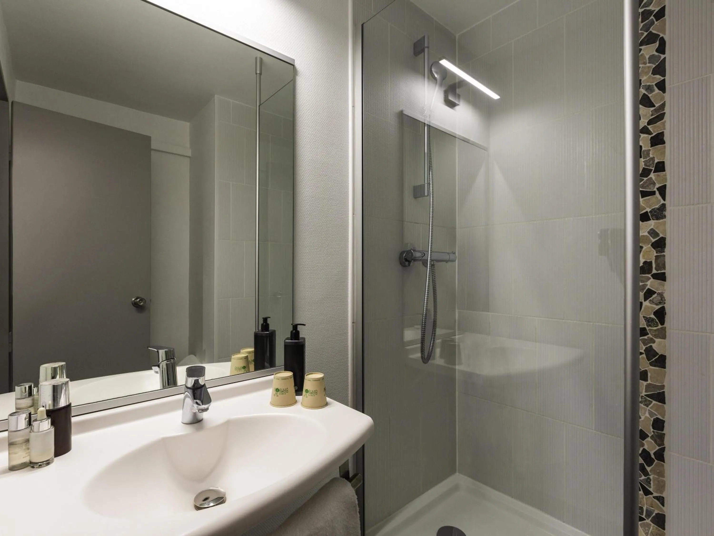 Bedroom in Ibis Styles Bobigny Centre Préfecture